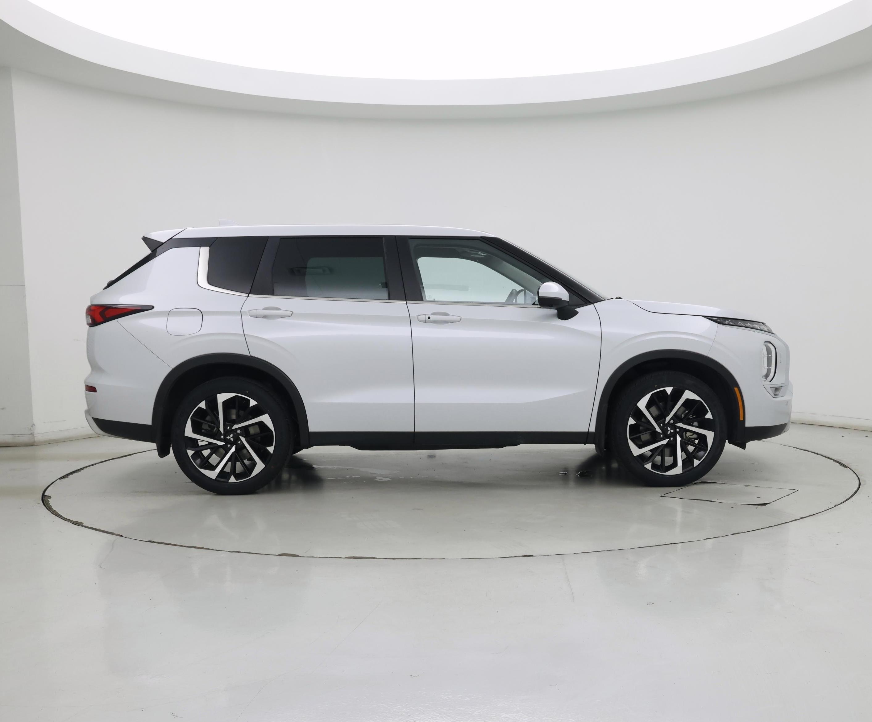Thumbnail: 2022 Mitsubishi Outlander - 7