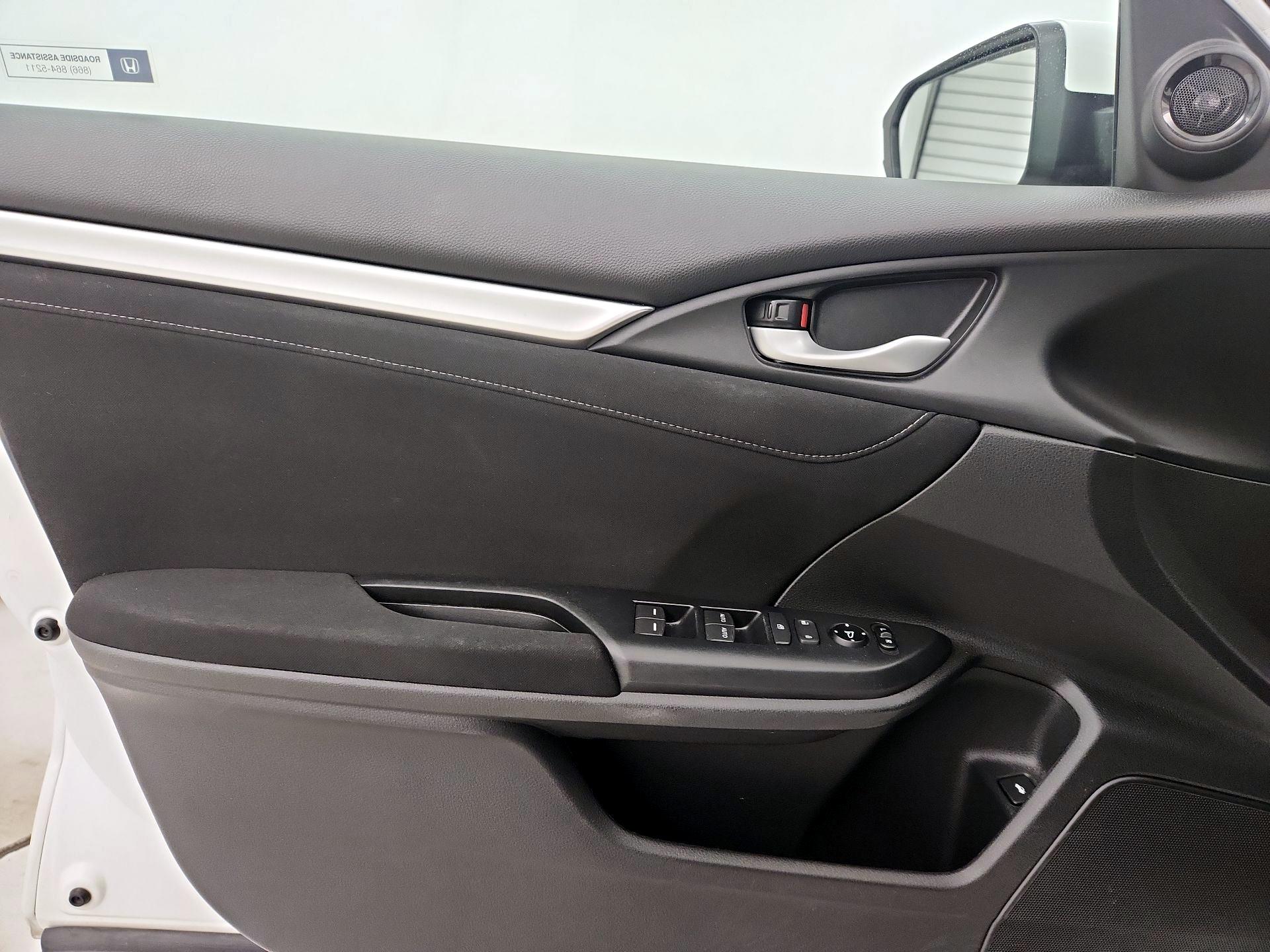 Thumbnail: 2016 Honda Civic - 12