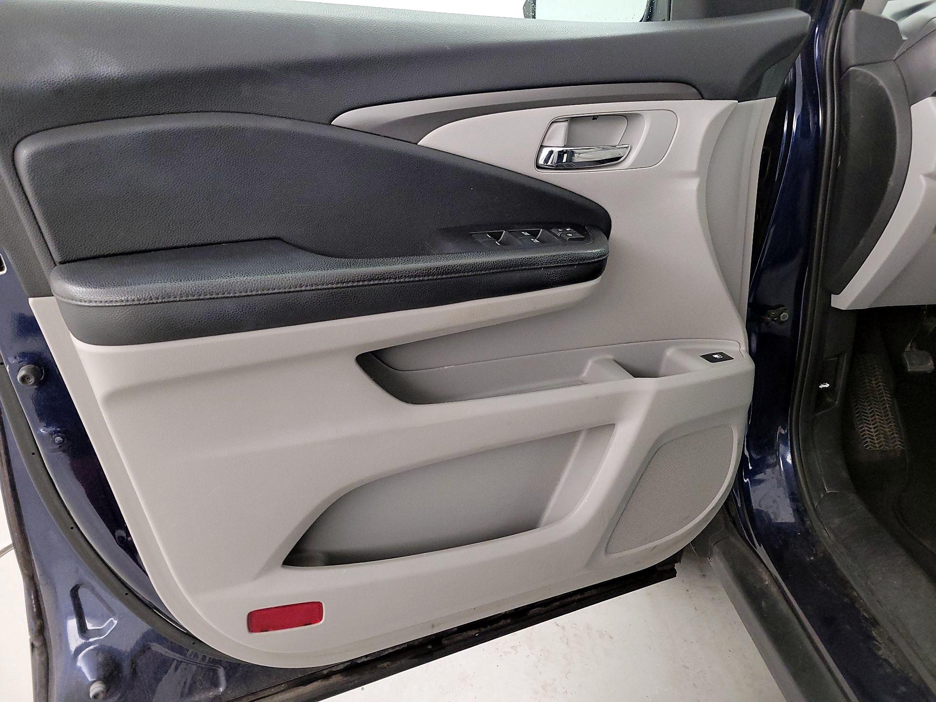 Thumbnail: 2018 Honda Pilot - 12
