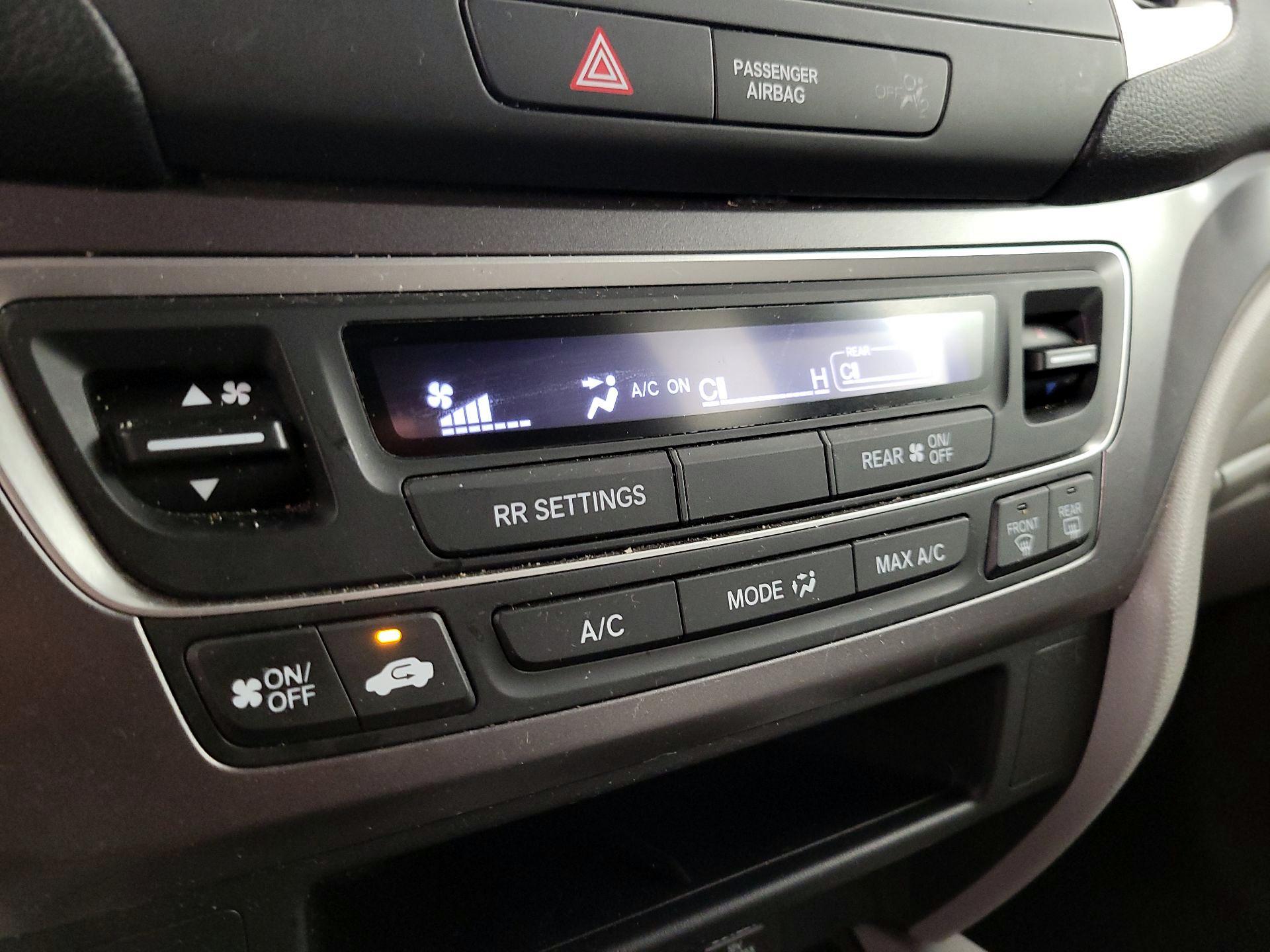 Thumbnail: 2018 Honda Pilot - 16
