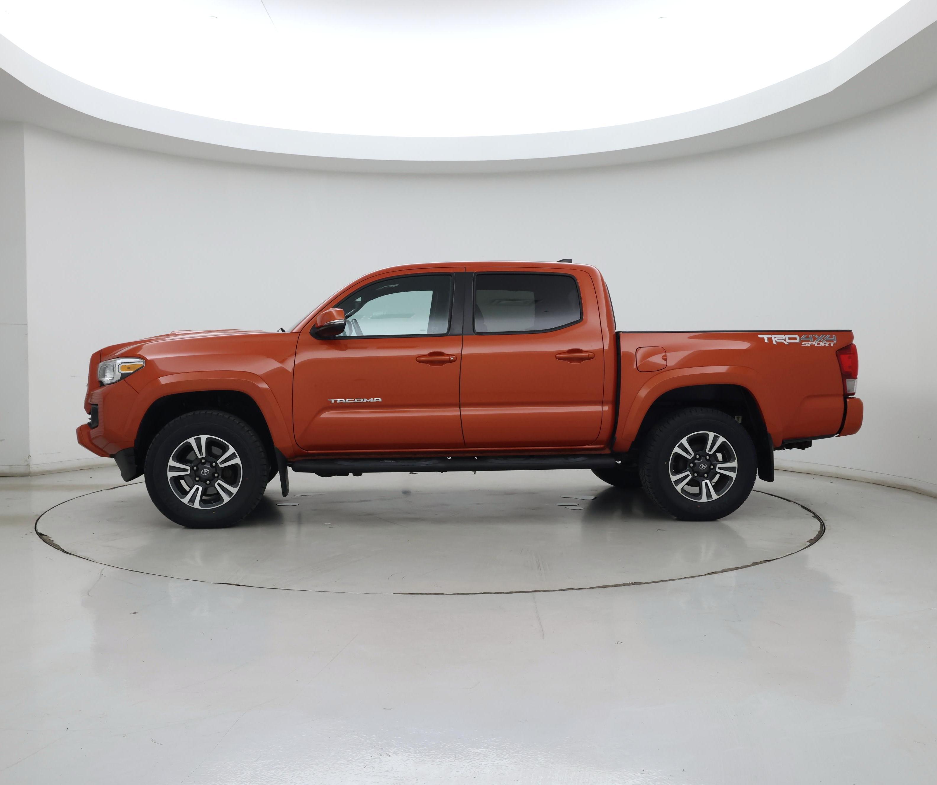 Thumbnail: 2016 Toyota Tacoma - 3
