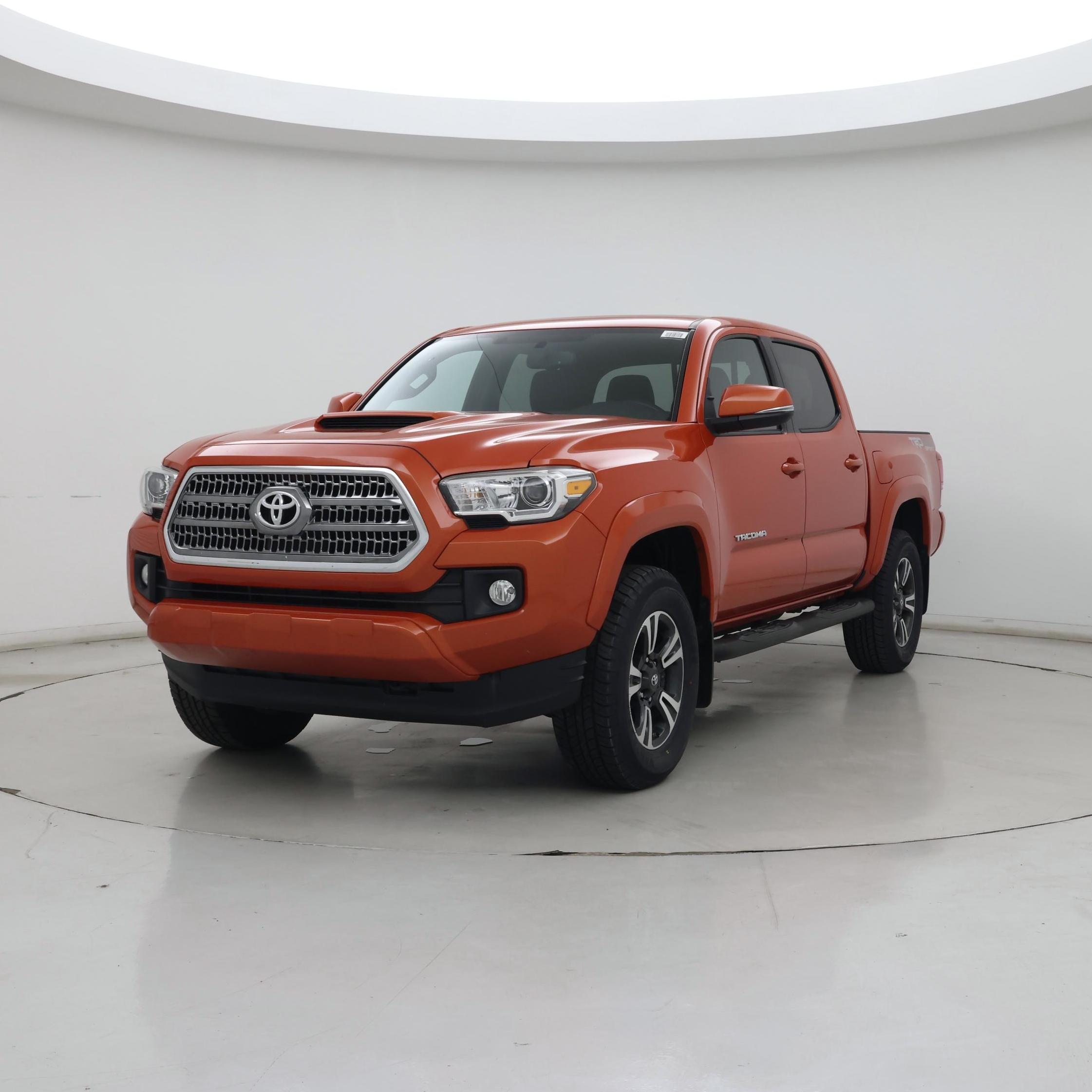 Thumbnail: 2016 Toyota Tacoma - 4