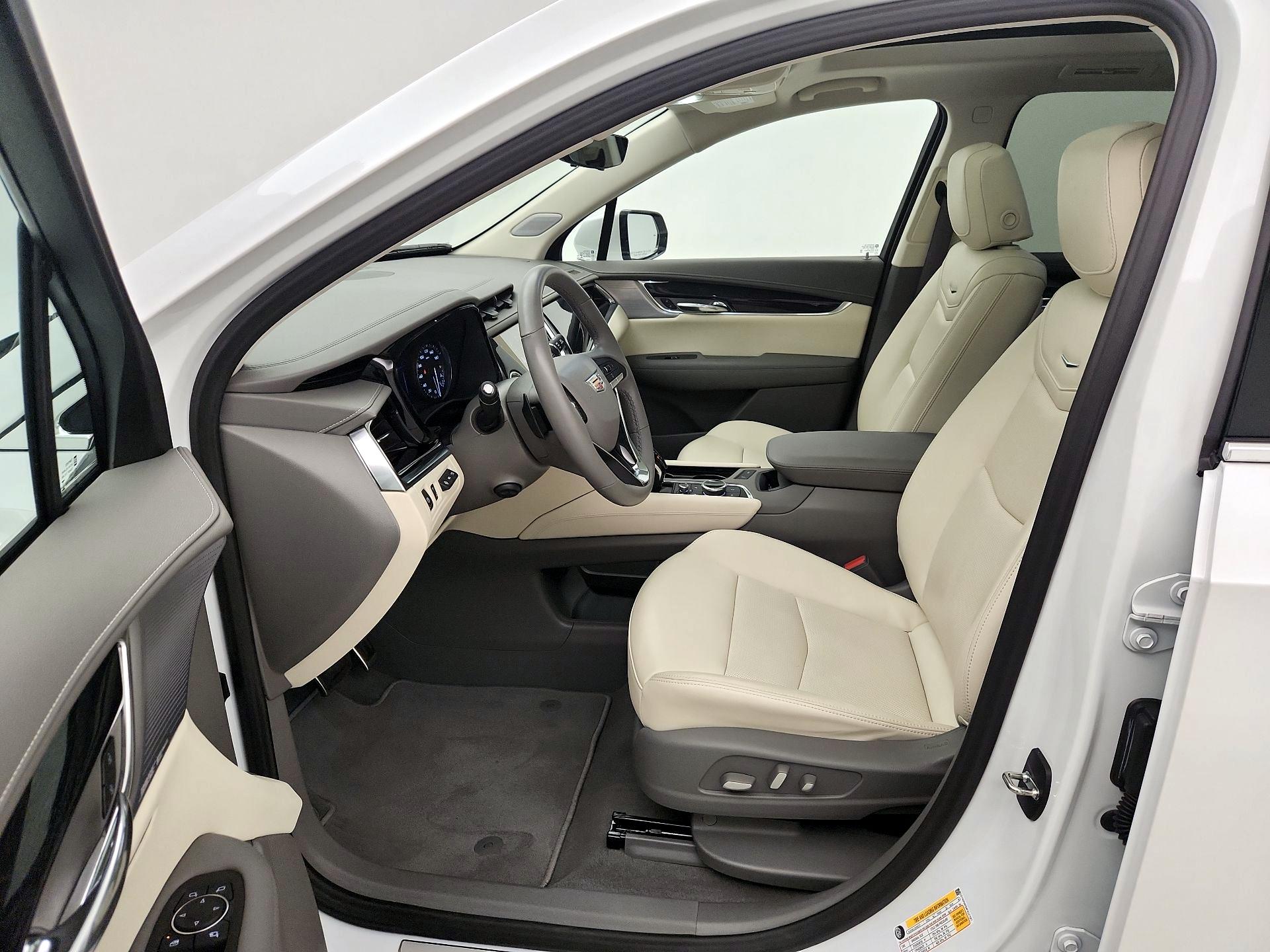 Thumbnail: 2023 Cadillac XT6 - 11