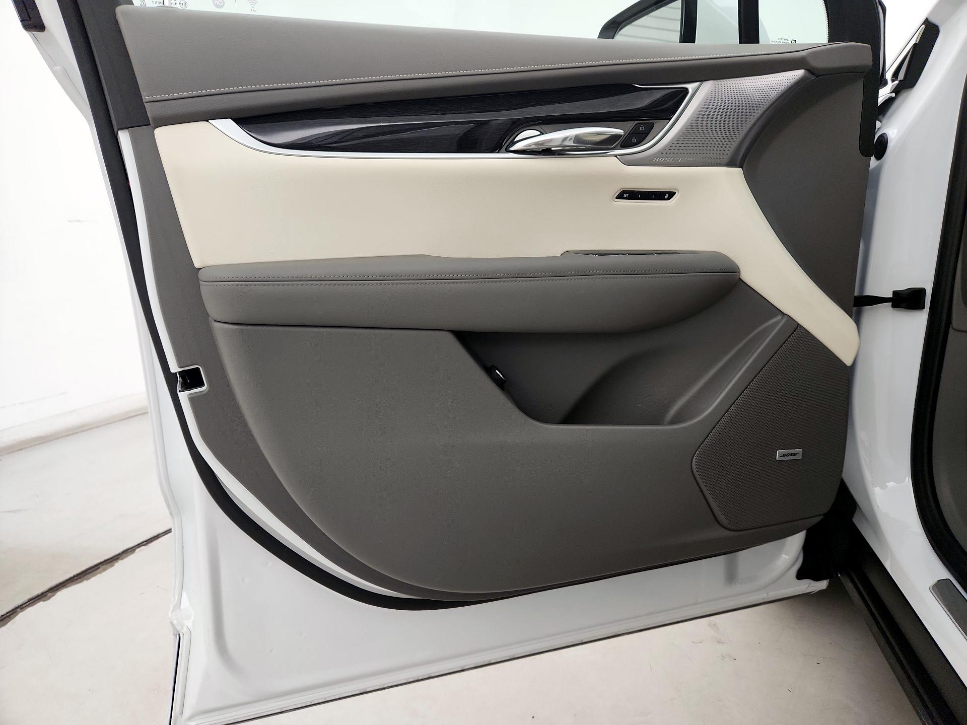 Thumbnail: 2023 Cadillac XT6 - 12