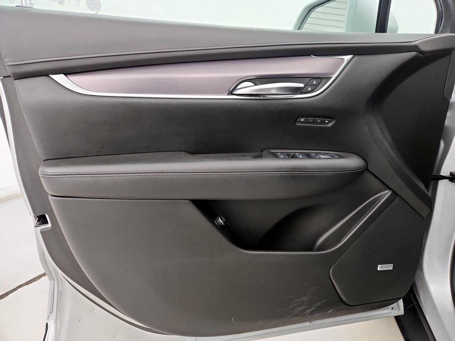 Thumbnail: 2017 Cadillac XT5 - 12