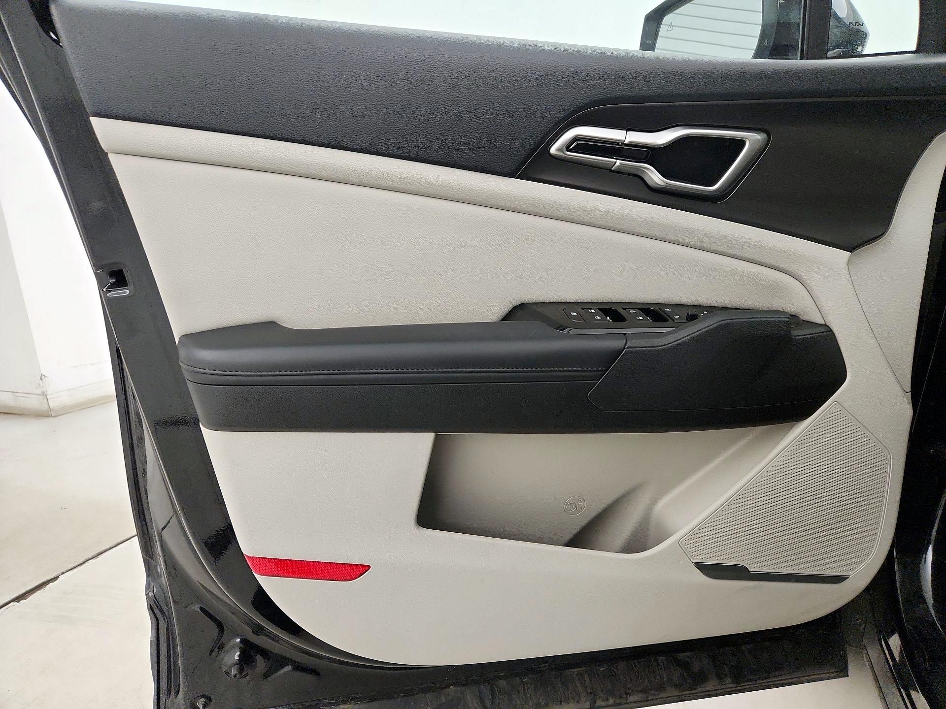 Thumbnail: 2023 Kia Sportage - 12
