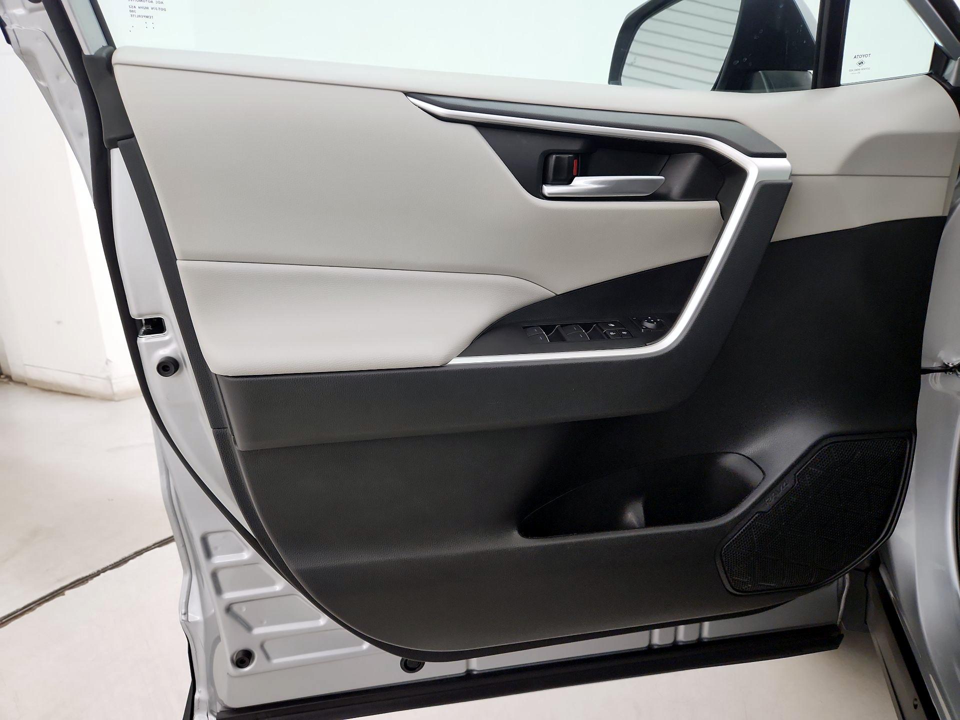 Thumbnail: 2024 Toyota RAV4 - 12