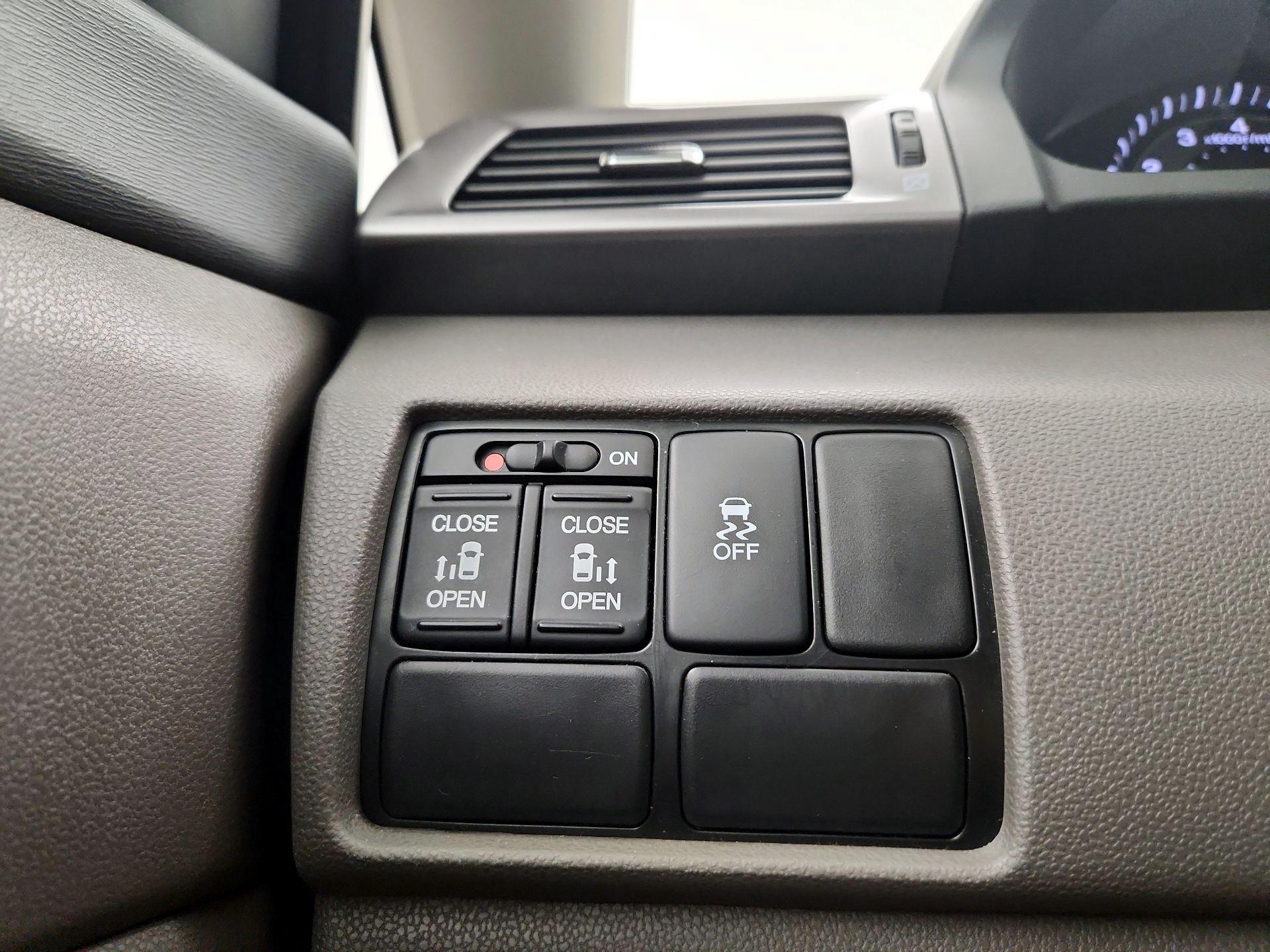 Thumbnail: 2016 Honda Odyssey - 13
