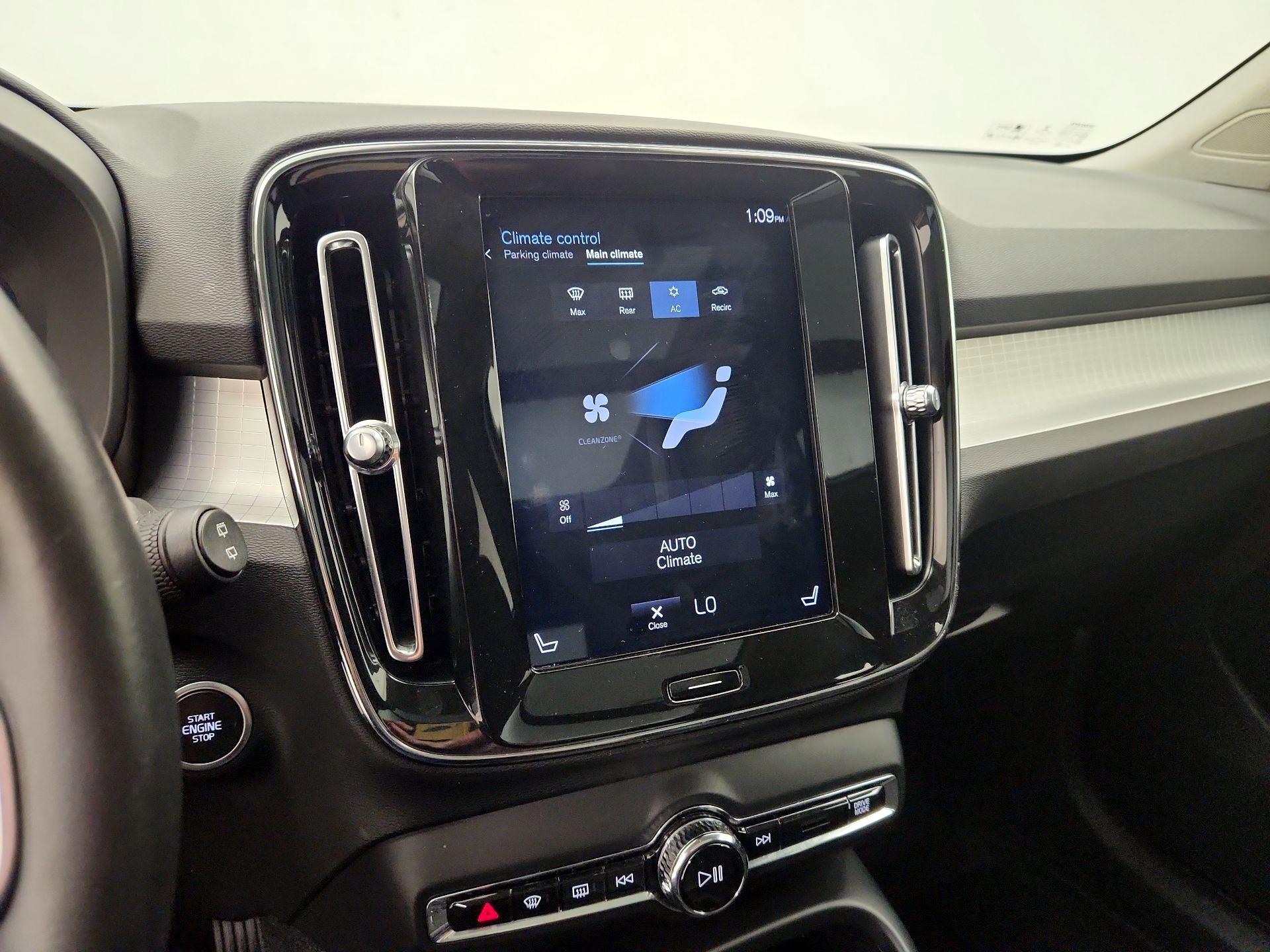 Thumbnail: 2020 Volvo XC40 - 17