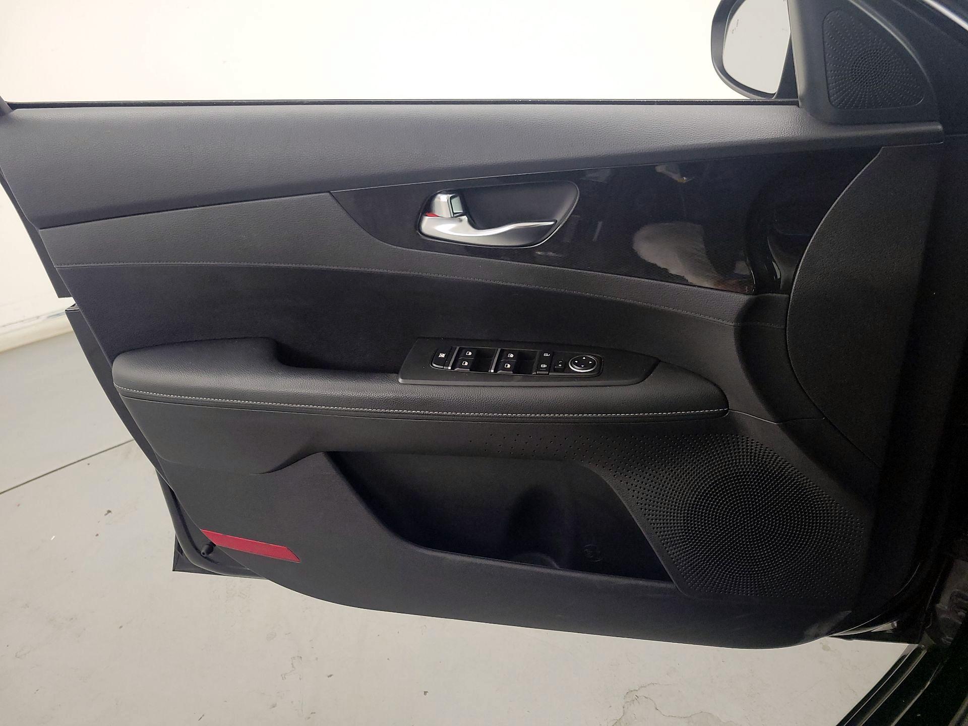 Thumbnail: 2022 Kia Forte - 12