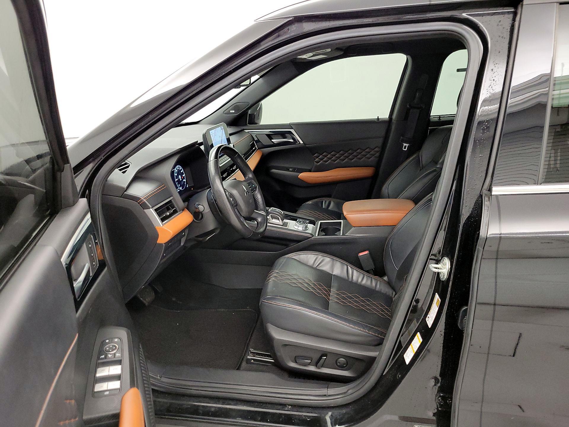 Thumbnail: 2022 Mitsubishi Outlander - 11