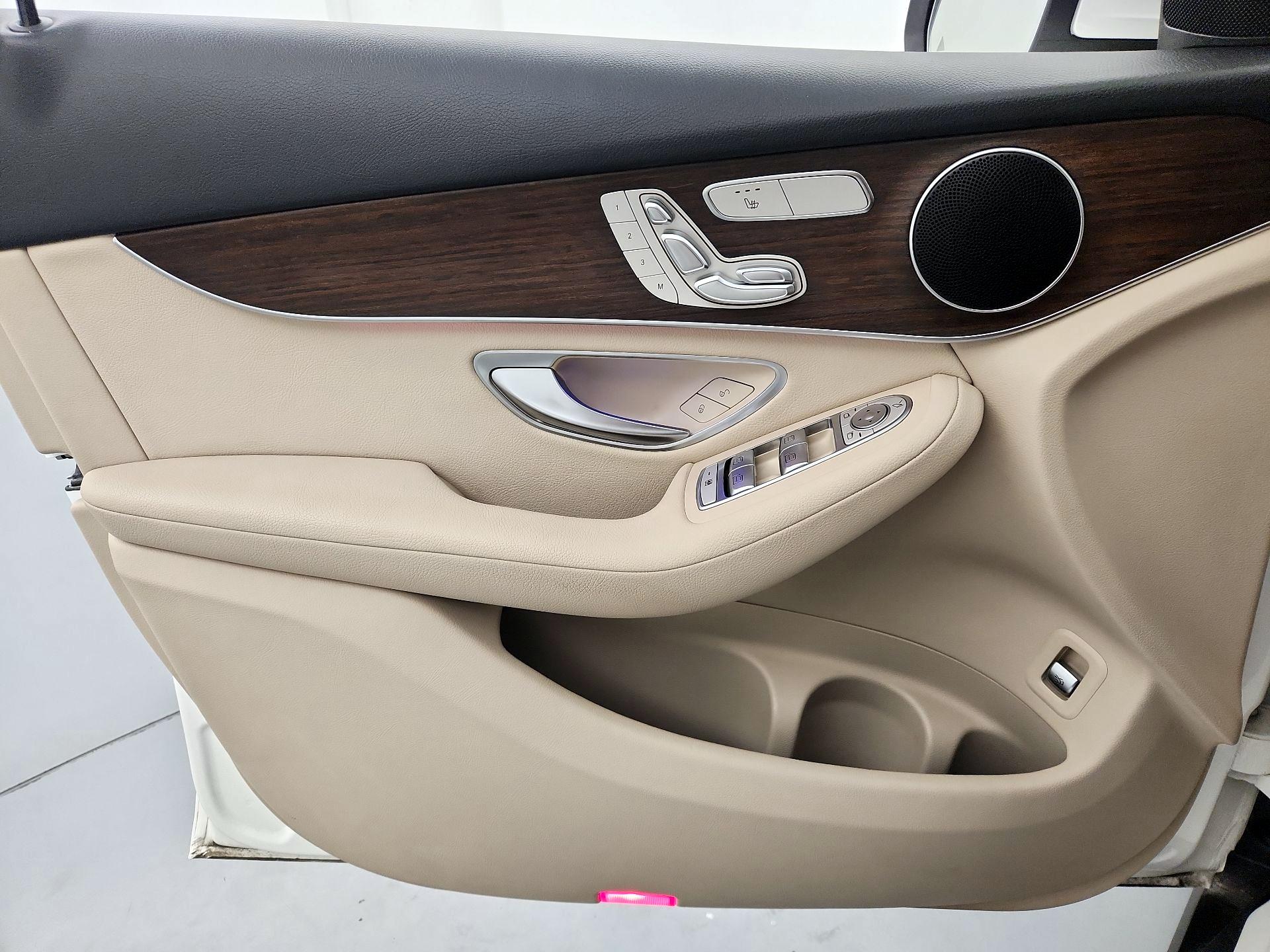 Thumbnail: 2022 Mercedes-Benz GLC - 12