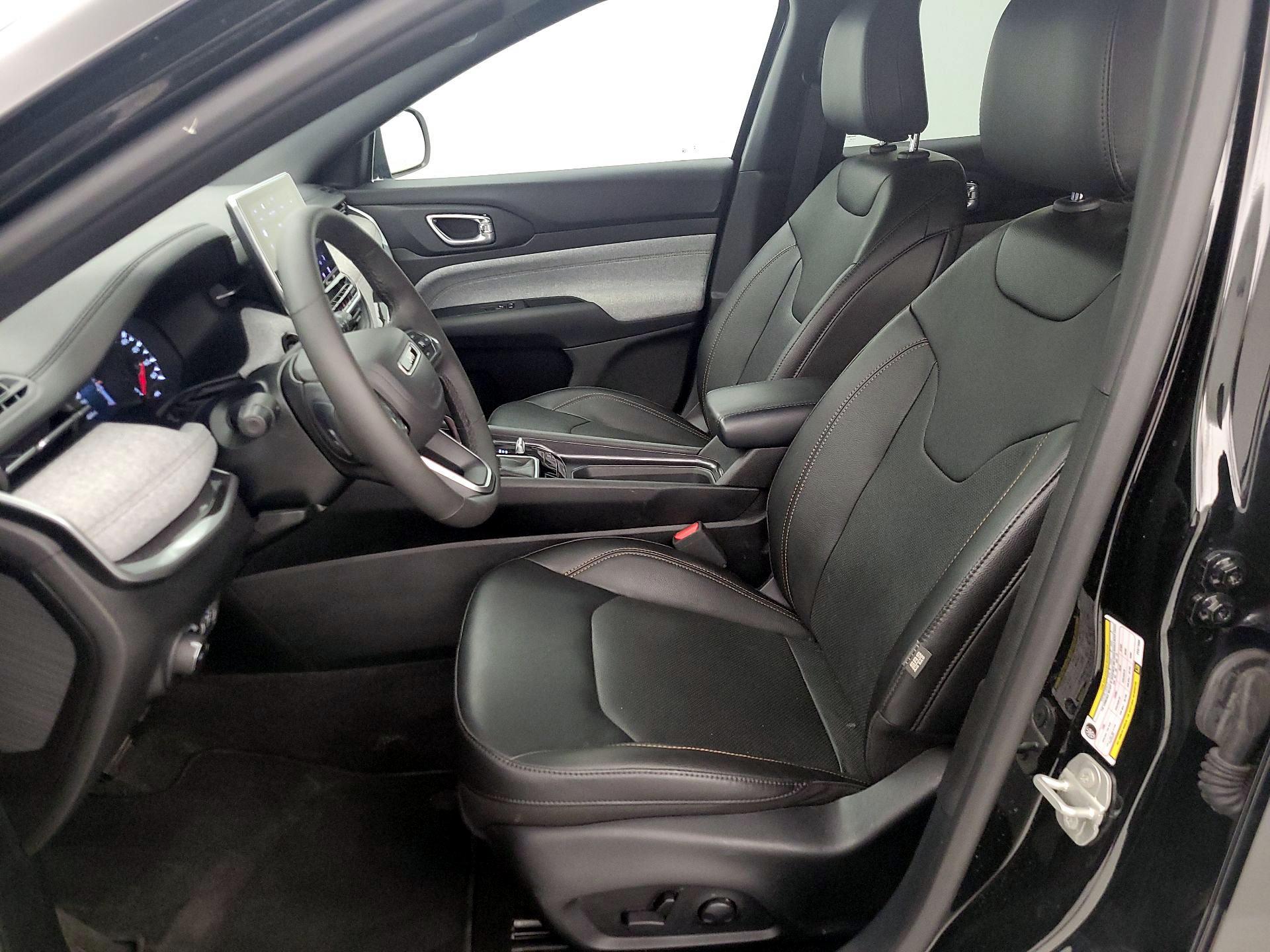 Thumbnail: 2023 Jeep Compass - 11