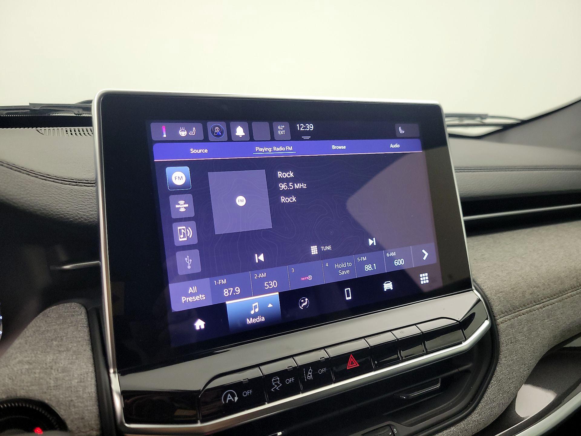 Thumbnail: 2023 Jeep Compass - 15