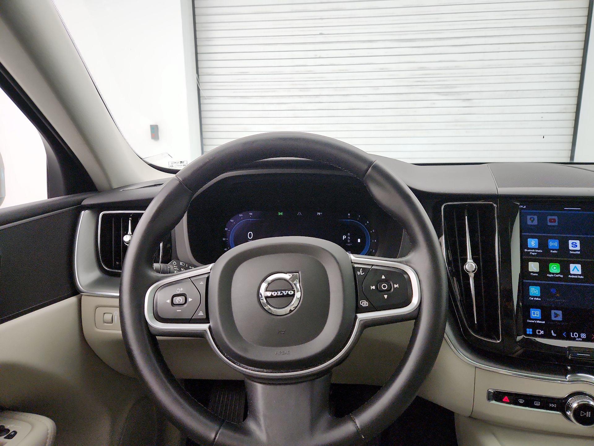 Thumbnail: 2022 Volvo XC60 - 10