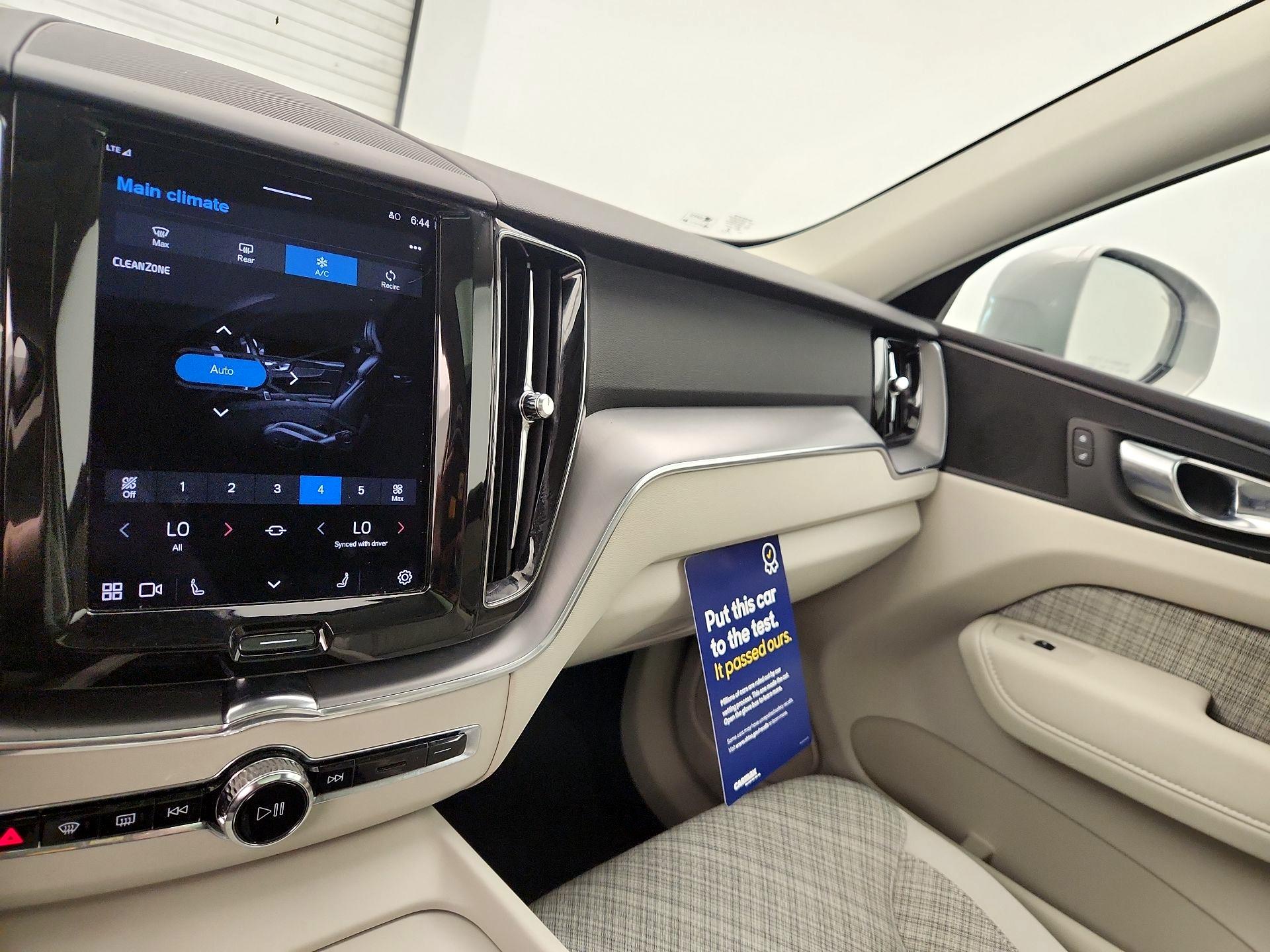 Thumbnail: 2022 Volvo XC60 - 15