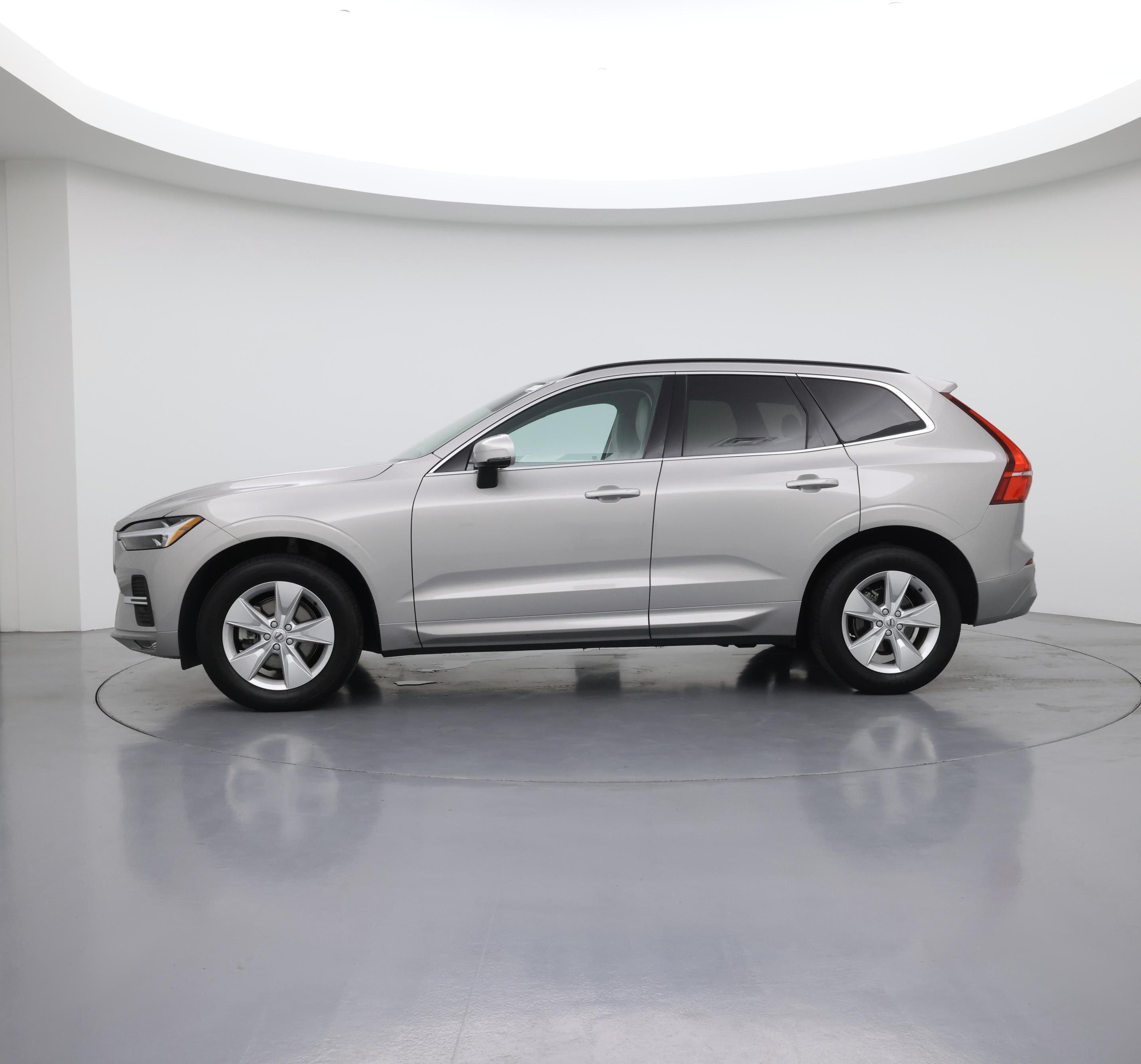 Thumbnail: 2022 Volvo XC60 - 3