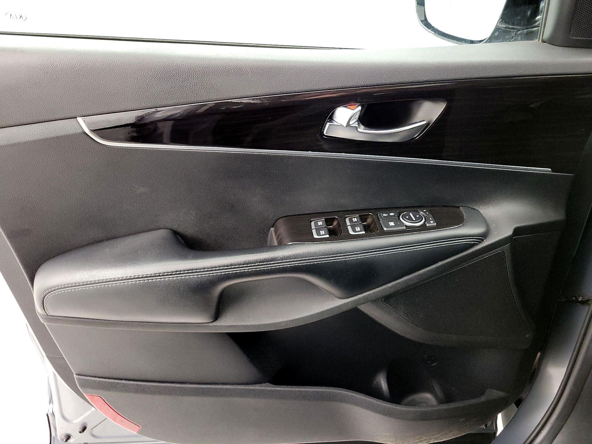 Thumbnail: 2020 Kia Sorento - 12