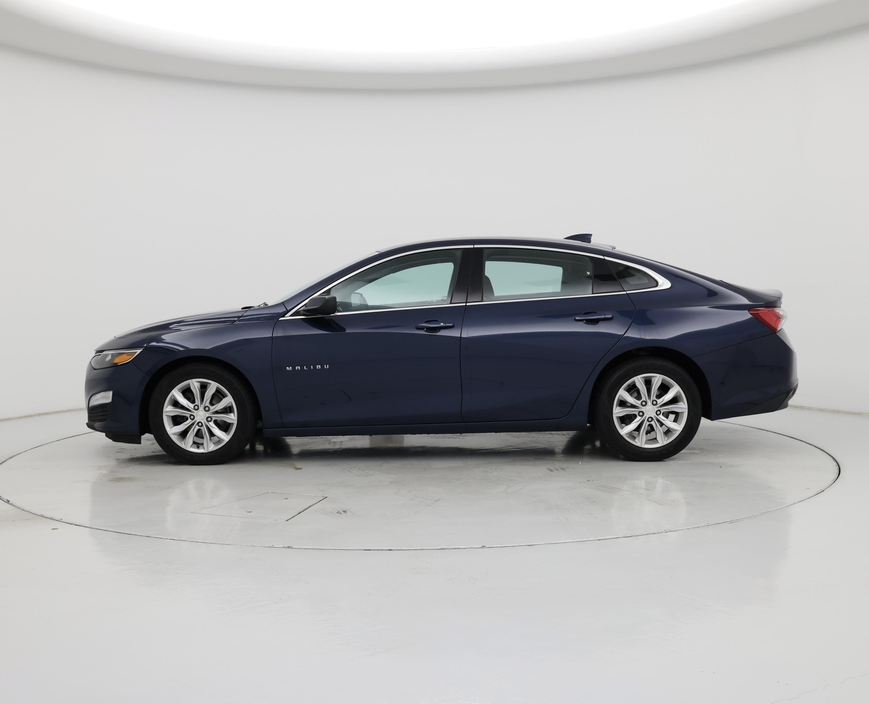 Thumbnail: 2021 Chevrolet Malibu - 3