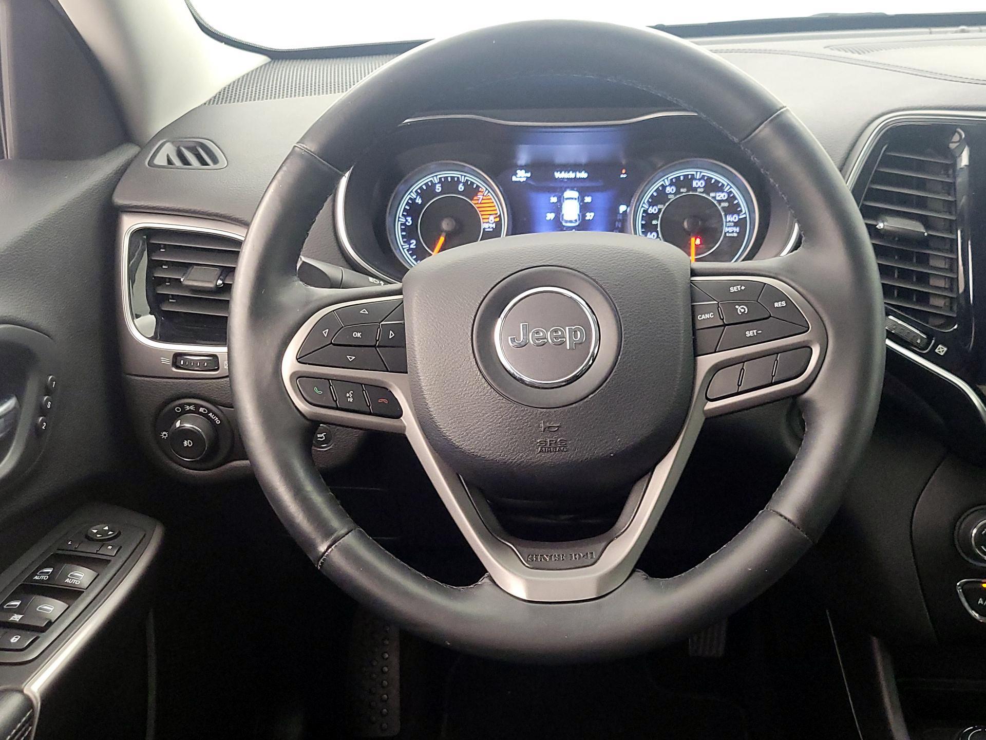 Thumbnail: 2019 Jeep Cherokee - 10