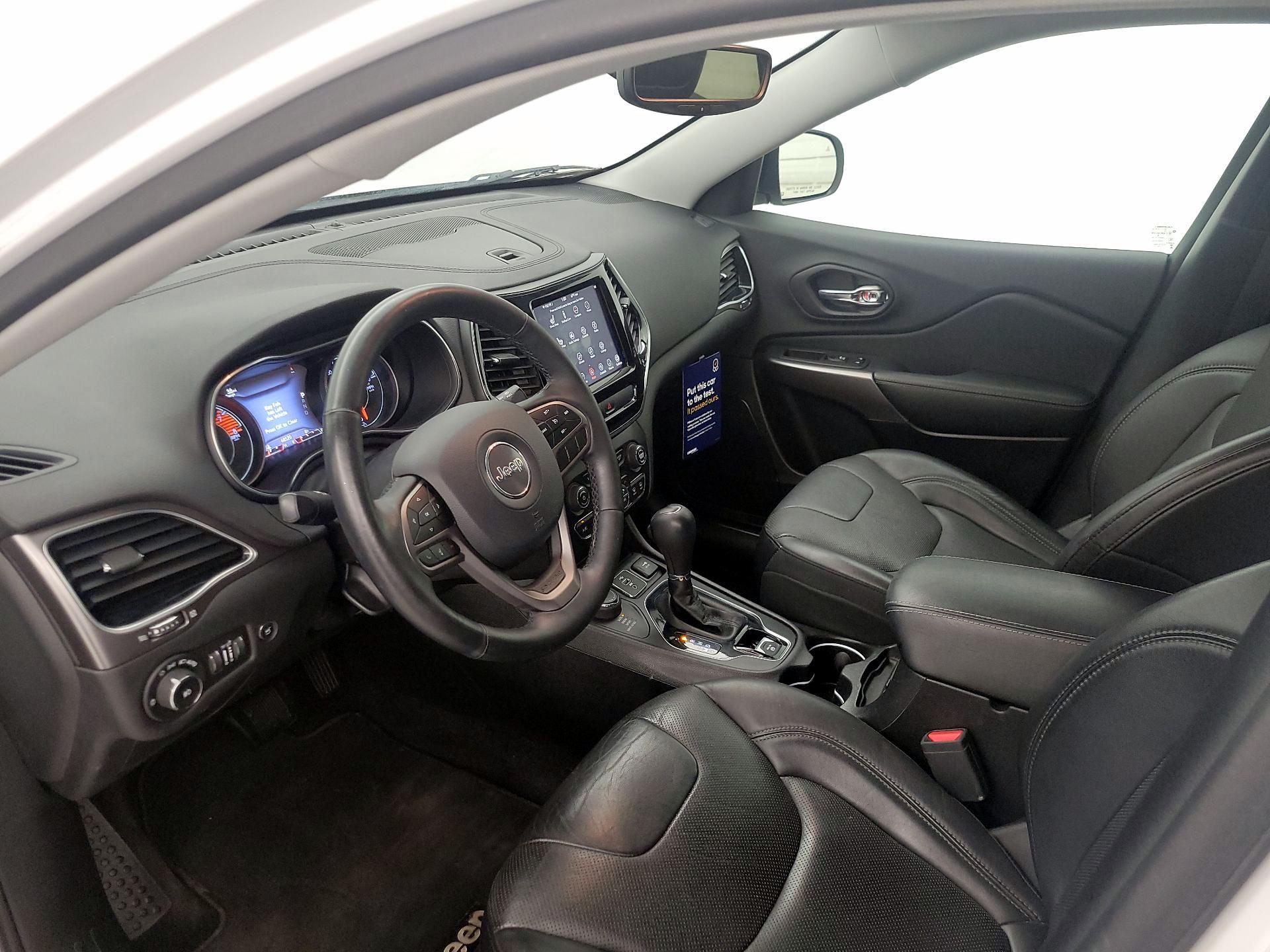 Thumbnail: 2019 Jeep Cherokee - 11