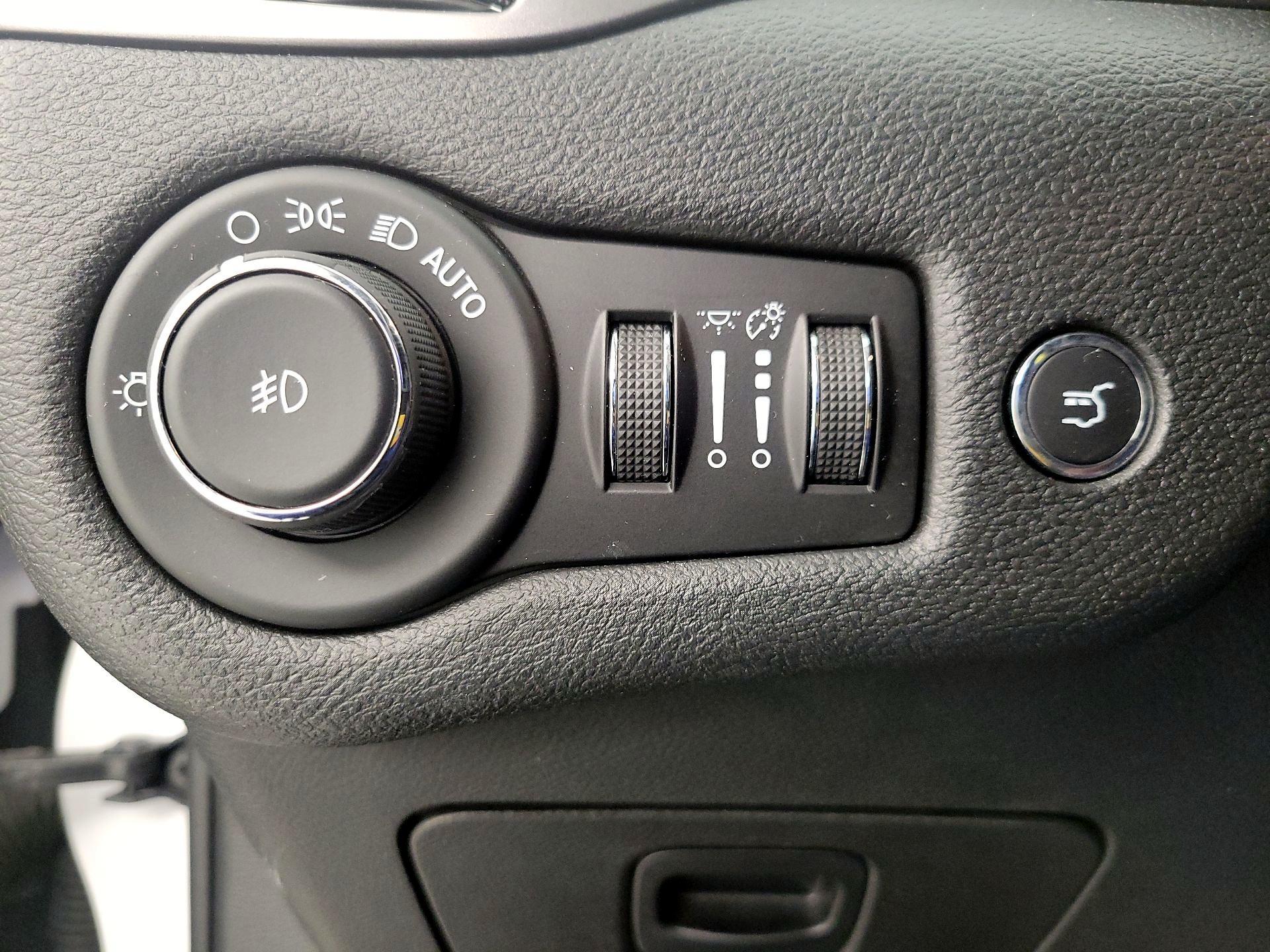 Thumbnail: 2019 Jeep Cherokee - 13