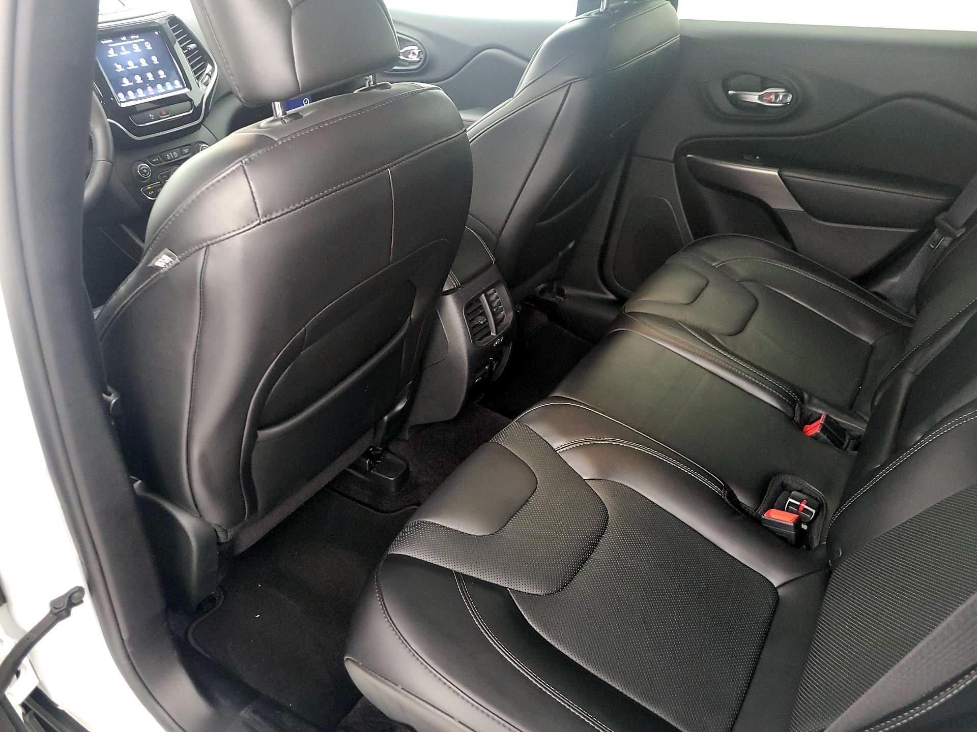 Thumbnail: 2019 Jeep Cherokee - 19