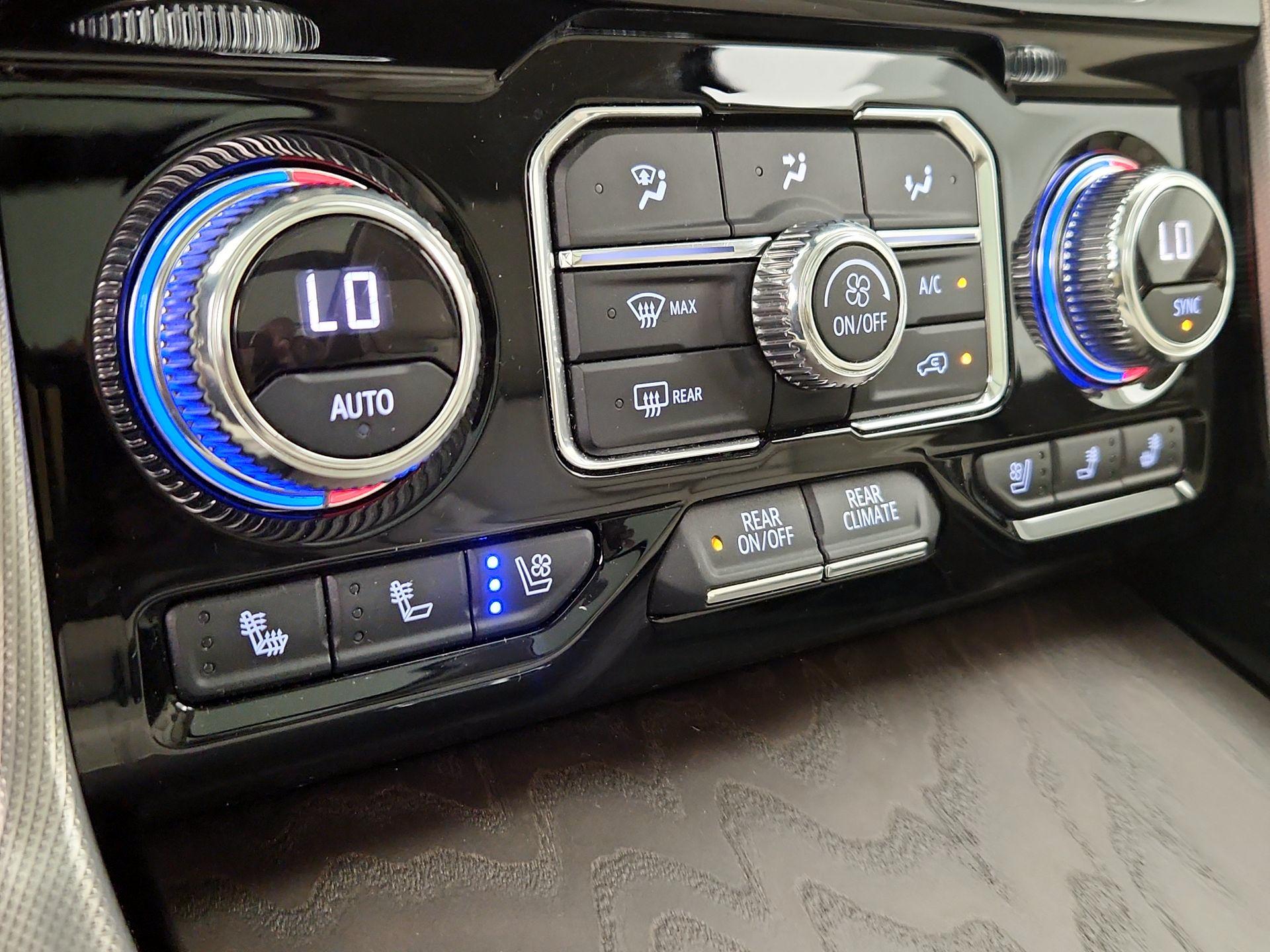 Thumbnail: 2021 GMC Yukon XL - 17