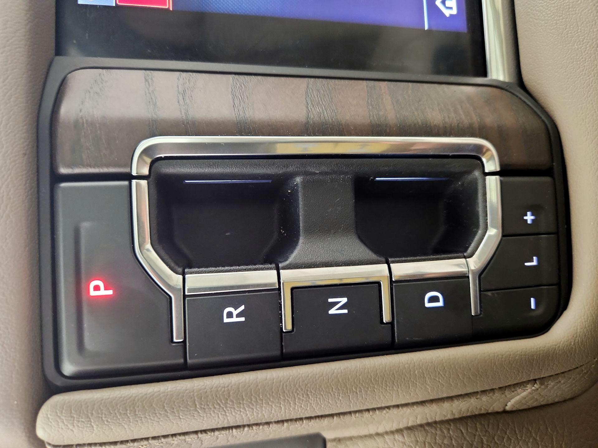 Thumbnail: 2021 GMC Yukon XL - 18