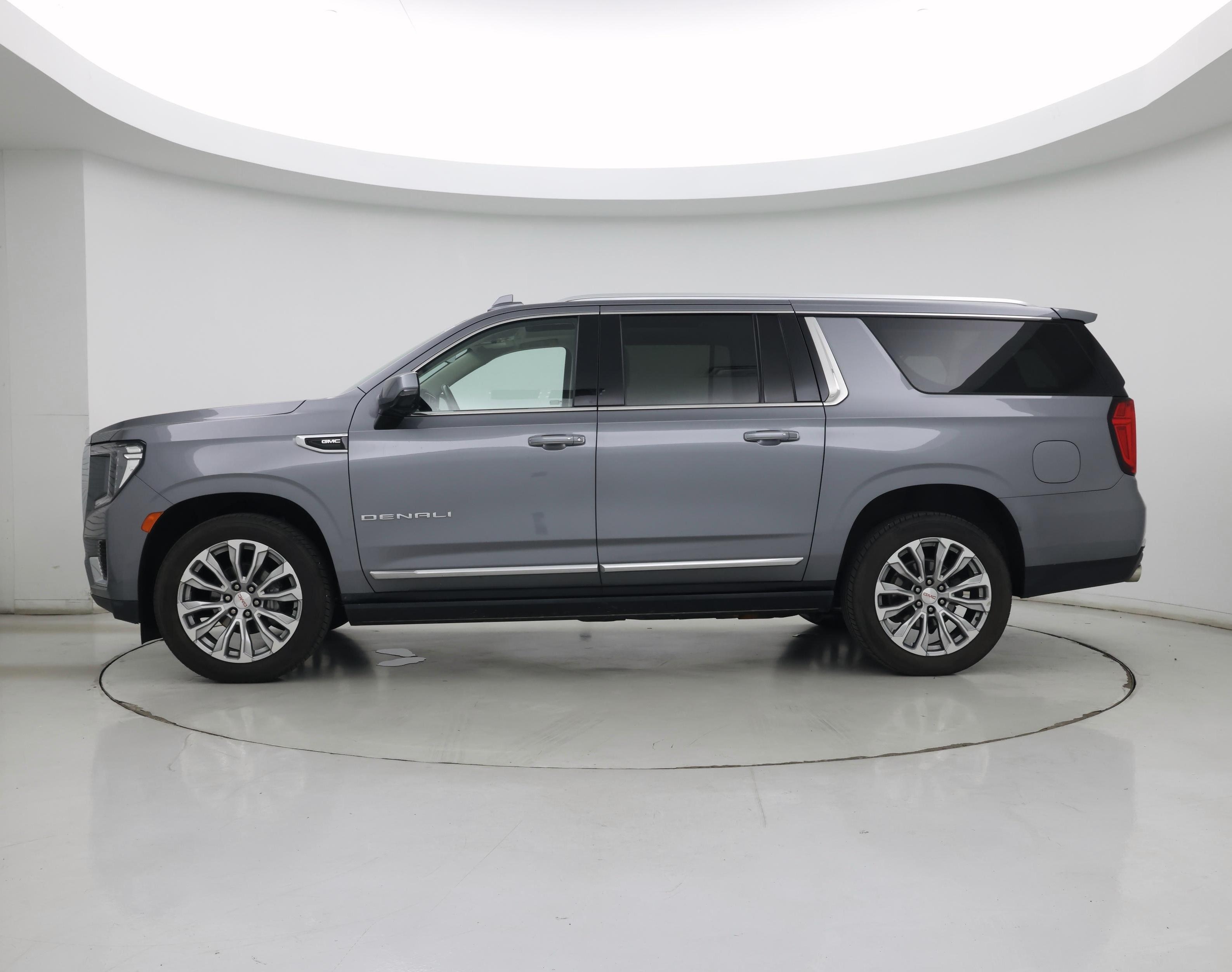 Thumbnail: 2021 GMC Yukon XL - 3