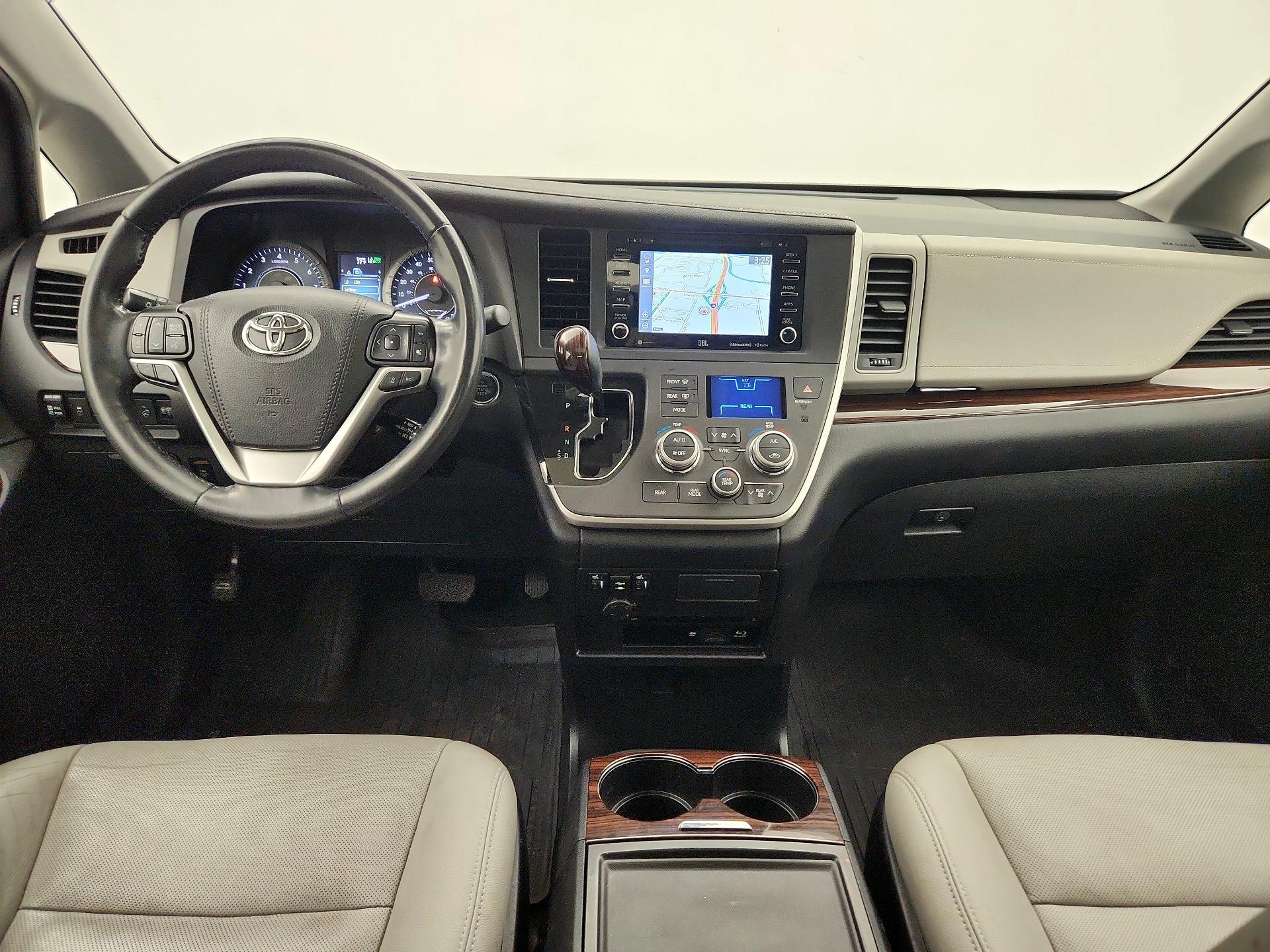 Thumbnail: 2020 Toyota Sienna - 9