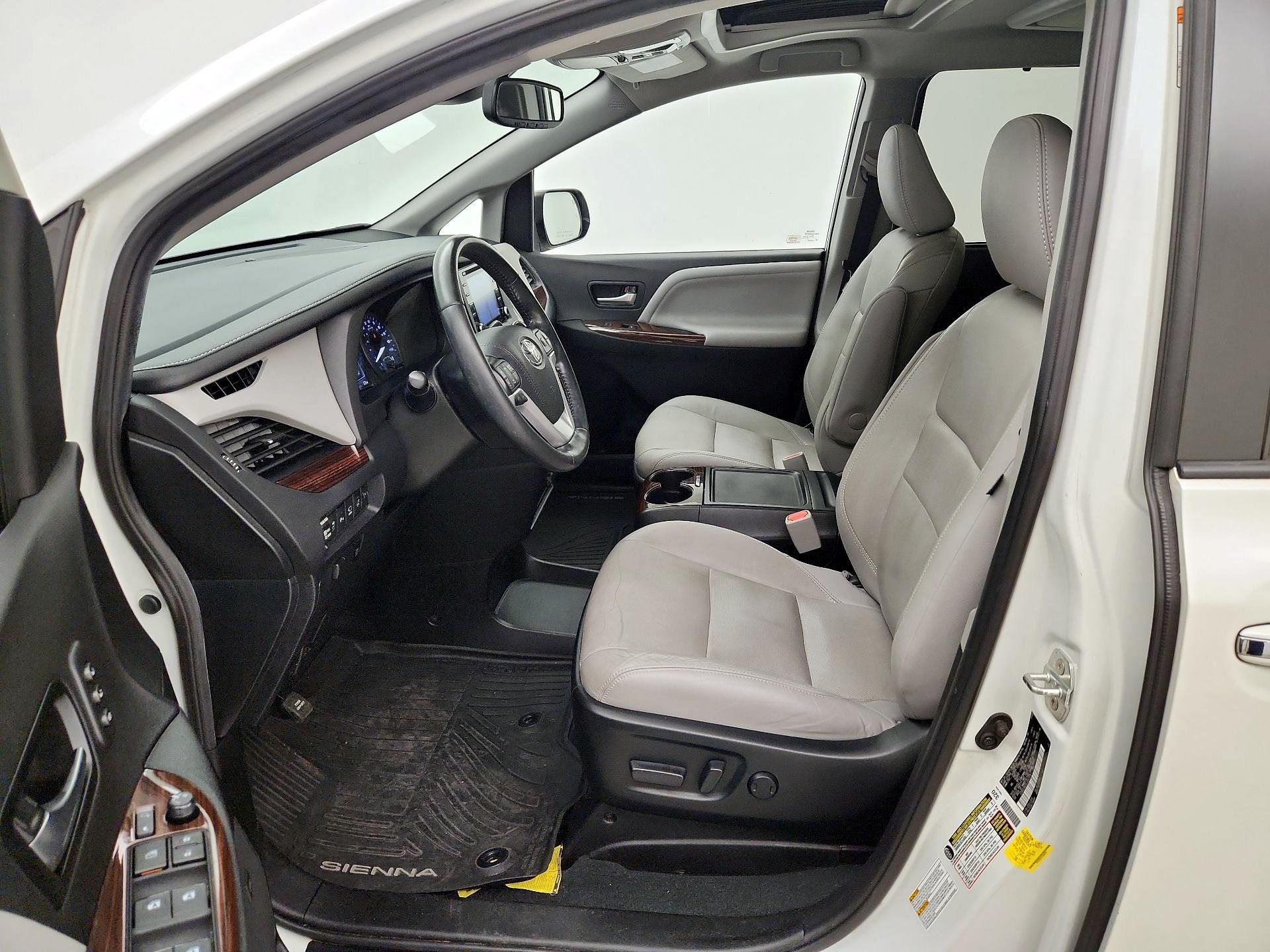 Thumbnail: 2020 Toyota Sienna - 11
