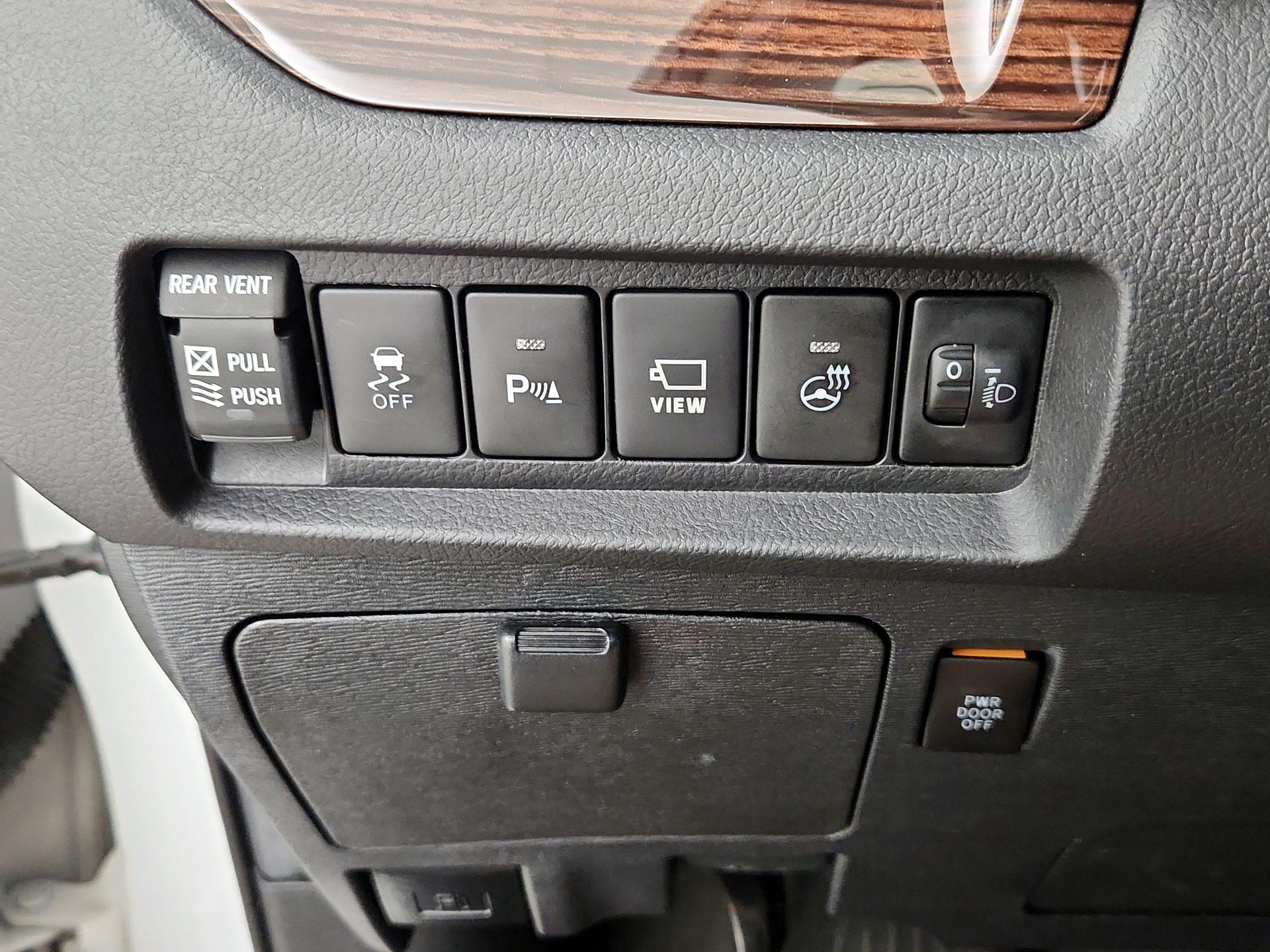 Thumbnail: 2020 Toyota Sienna - 13
