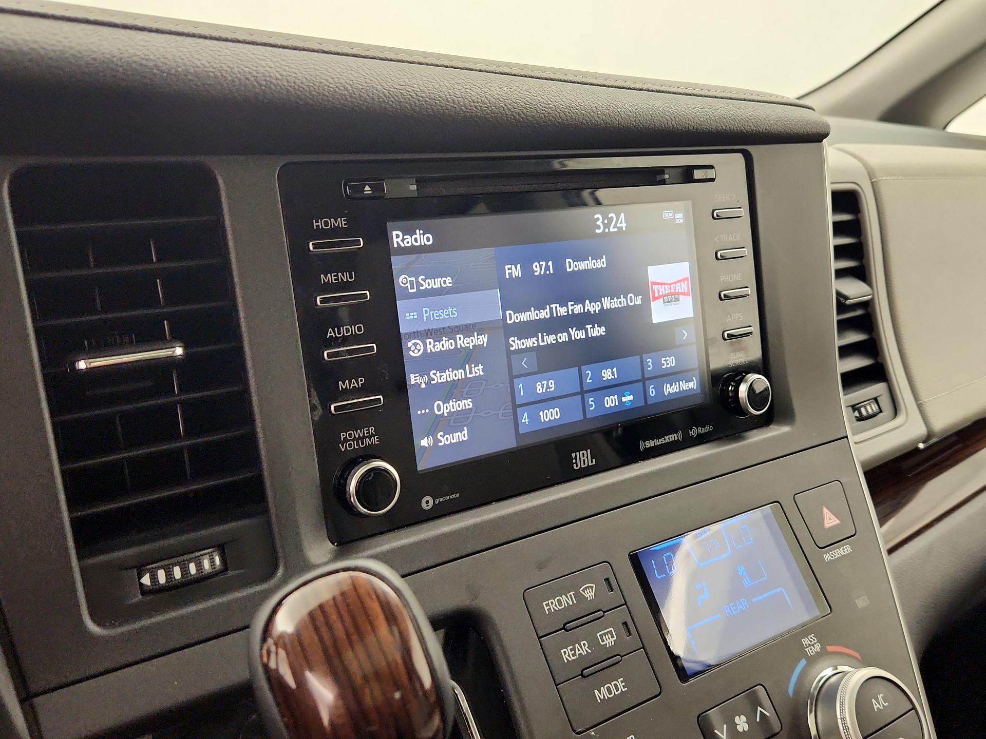 Thumbnail: 2020 Toyota Sienna - 16