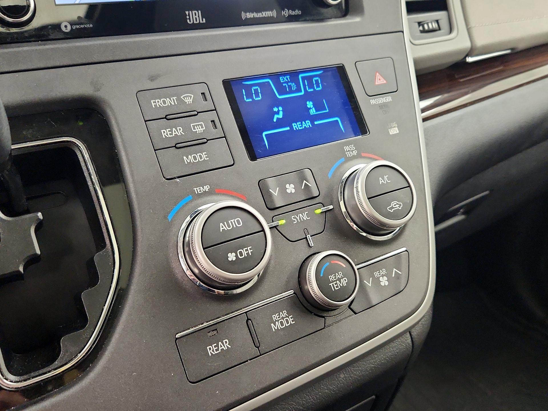 Thumbnail: 2020 Toyota Sienna - 17