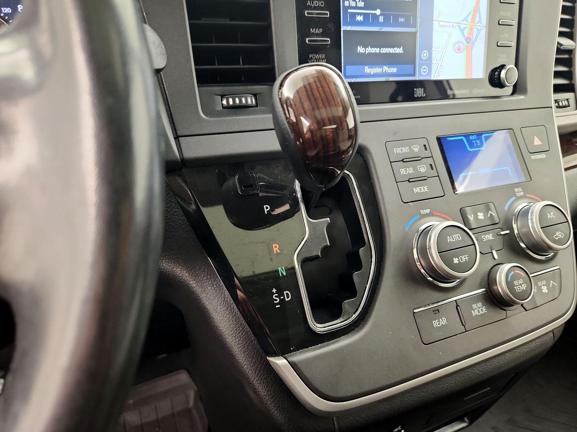 Thumbnail: 2020 Toyota Sienna - 18