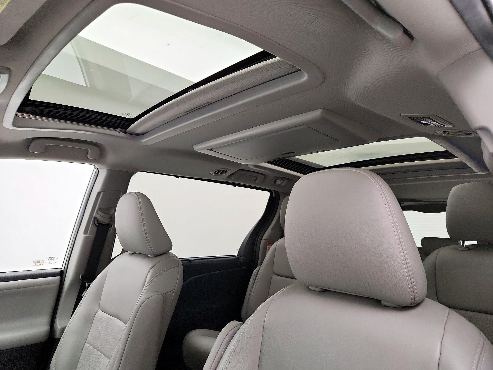 Thumbnail: 2020 Toyota Sienna - 20
