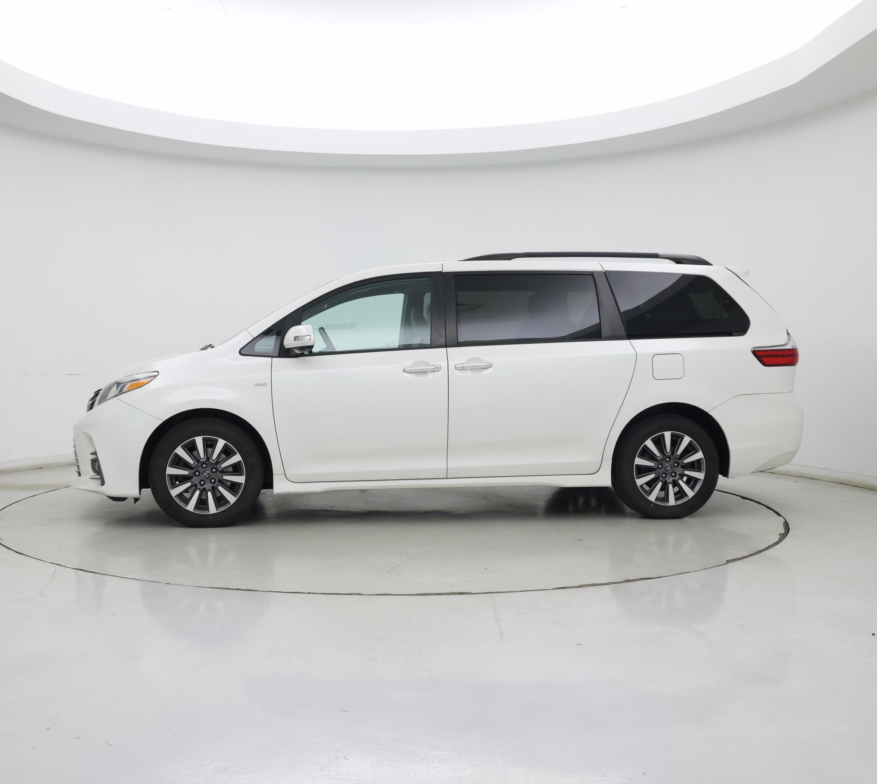 Thumbnail: 2020 Toyota Sienna - 3