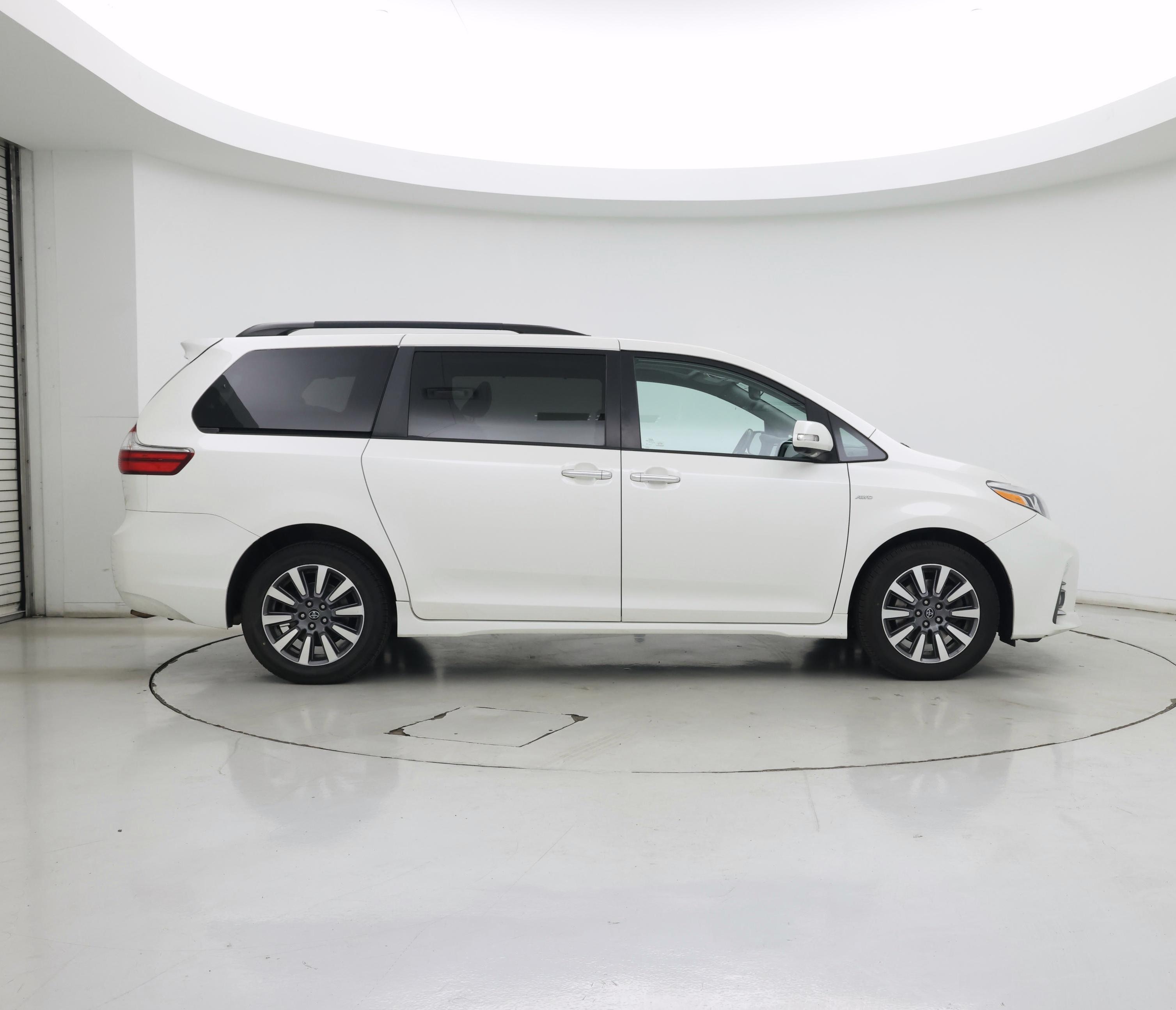 Thumbnail: 2020 Toyota Sienna - 7