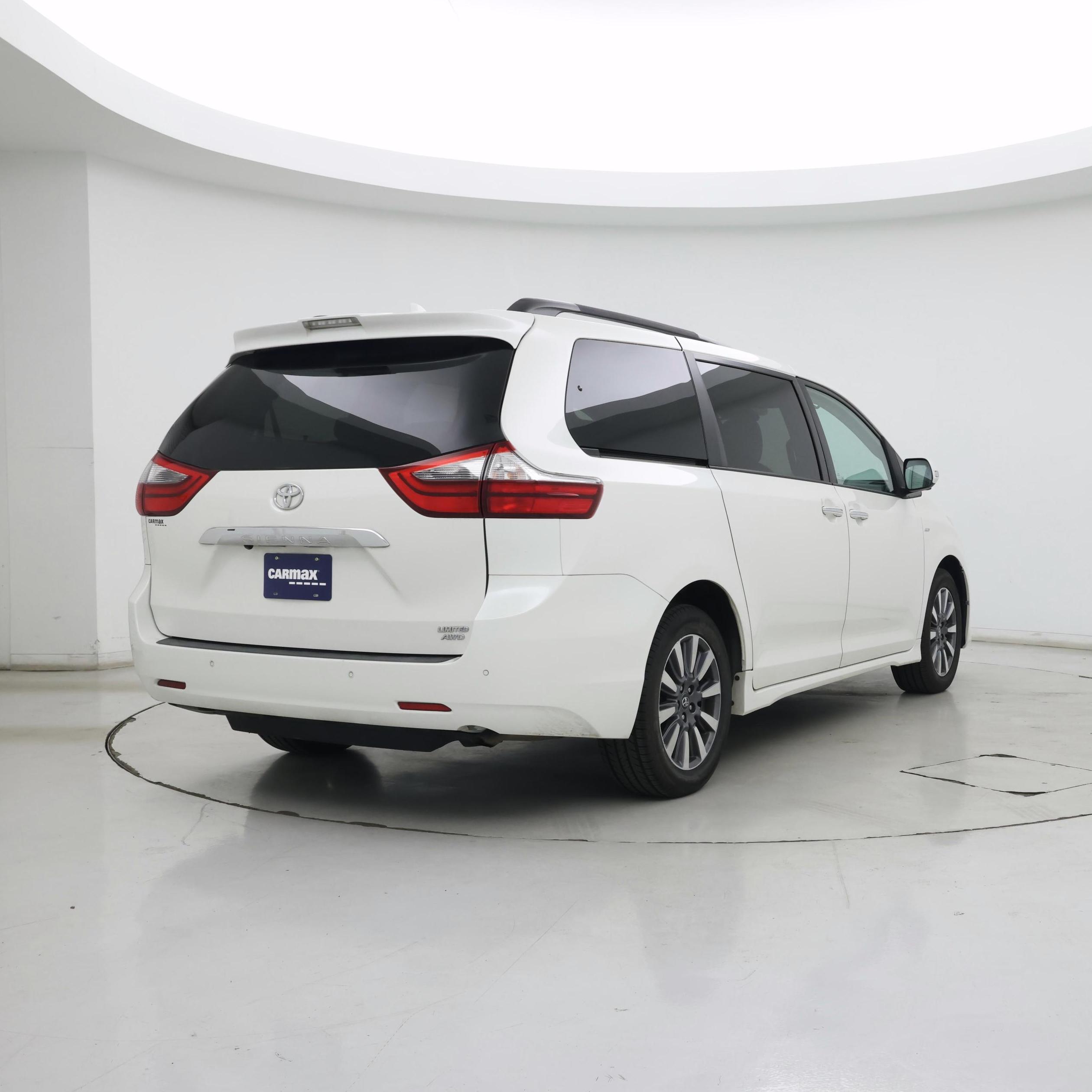 Thumbnail: 2020 Toyota Sienna - 8