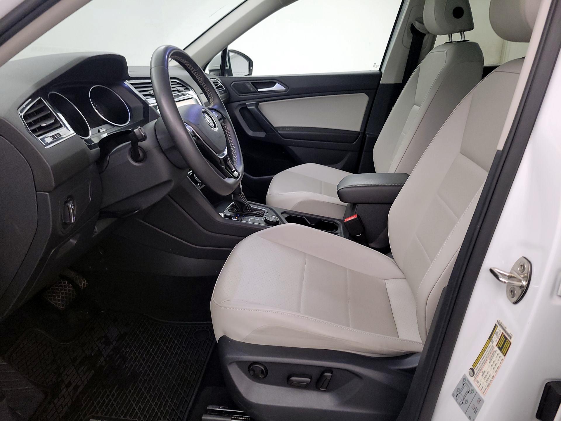 Thumbnail: 2021 Volkswagen Tiguan - 11