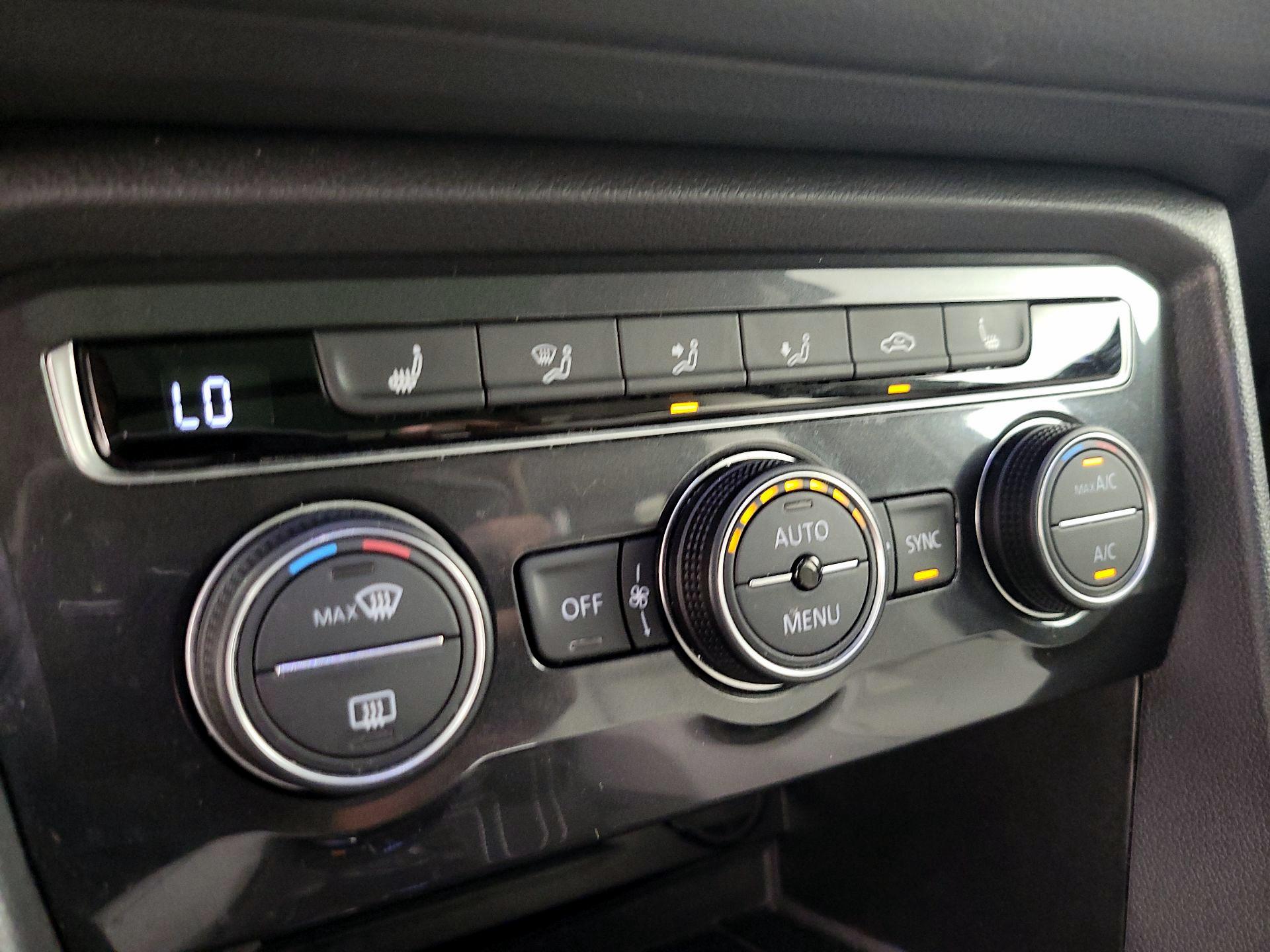 Thumbnail: 2021 Volkswagen Tiguan - 16