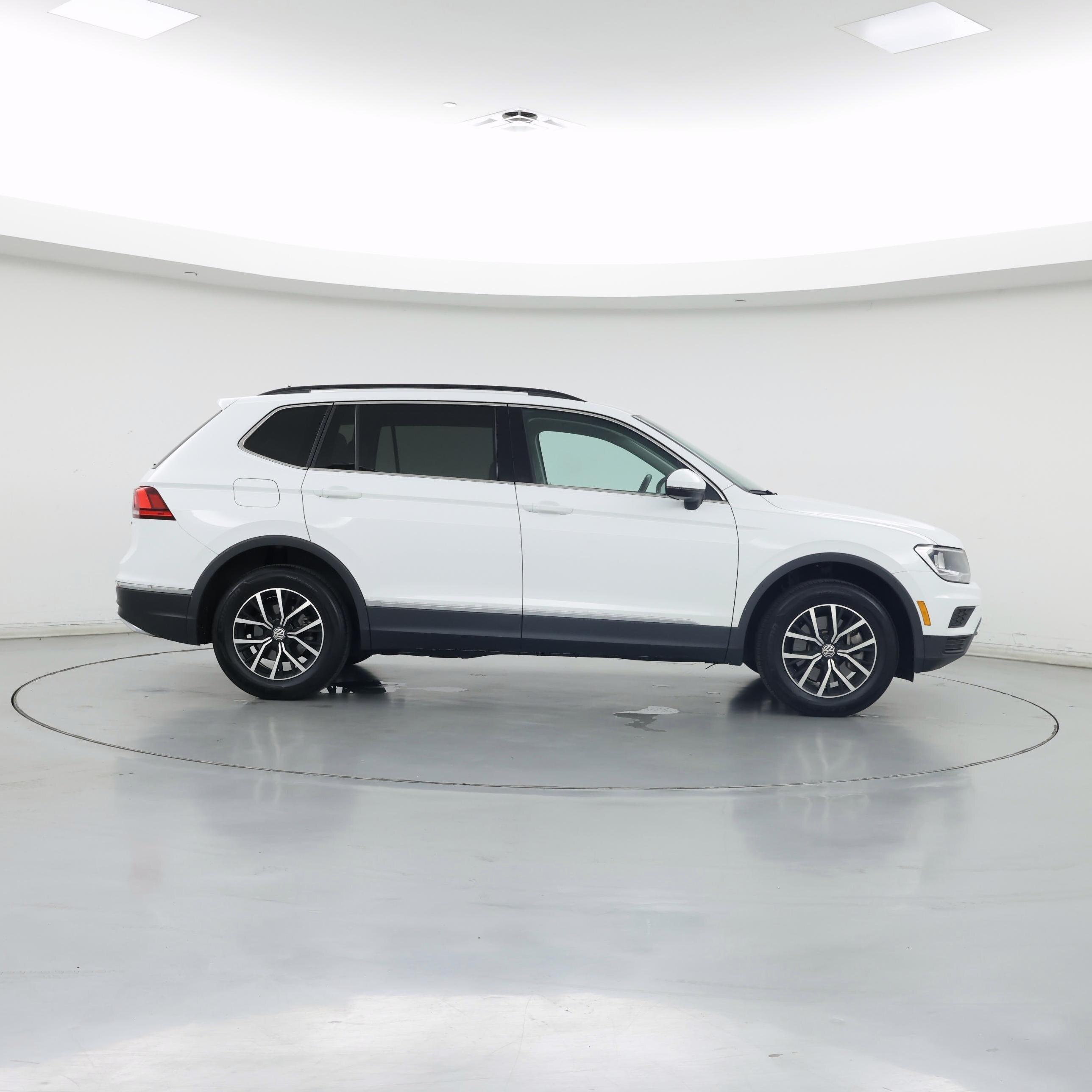 Thumbnail: 2021 Volkswagen Tiguan - 7