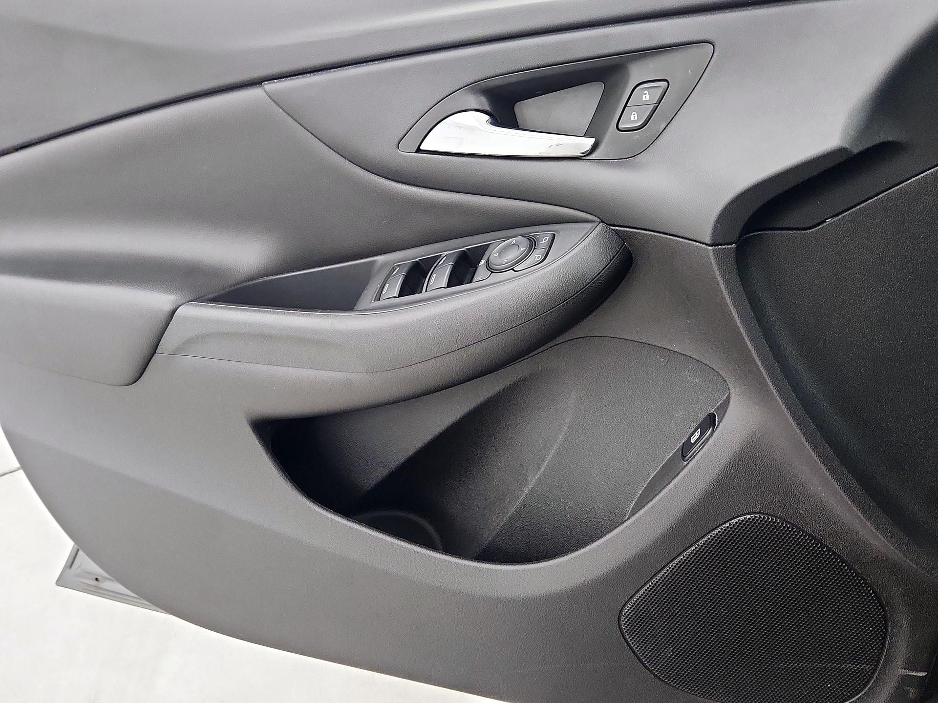 Thumbnail: 2017 Chevrolet Volt - 12