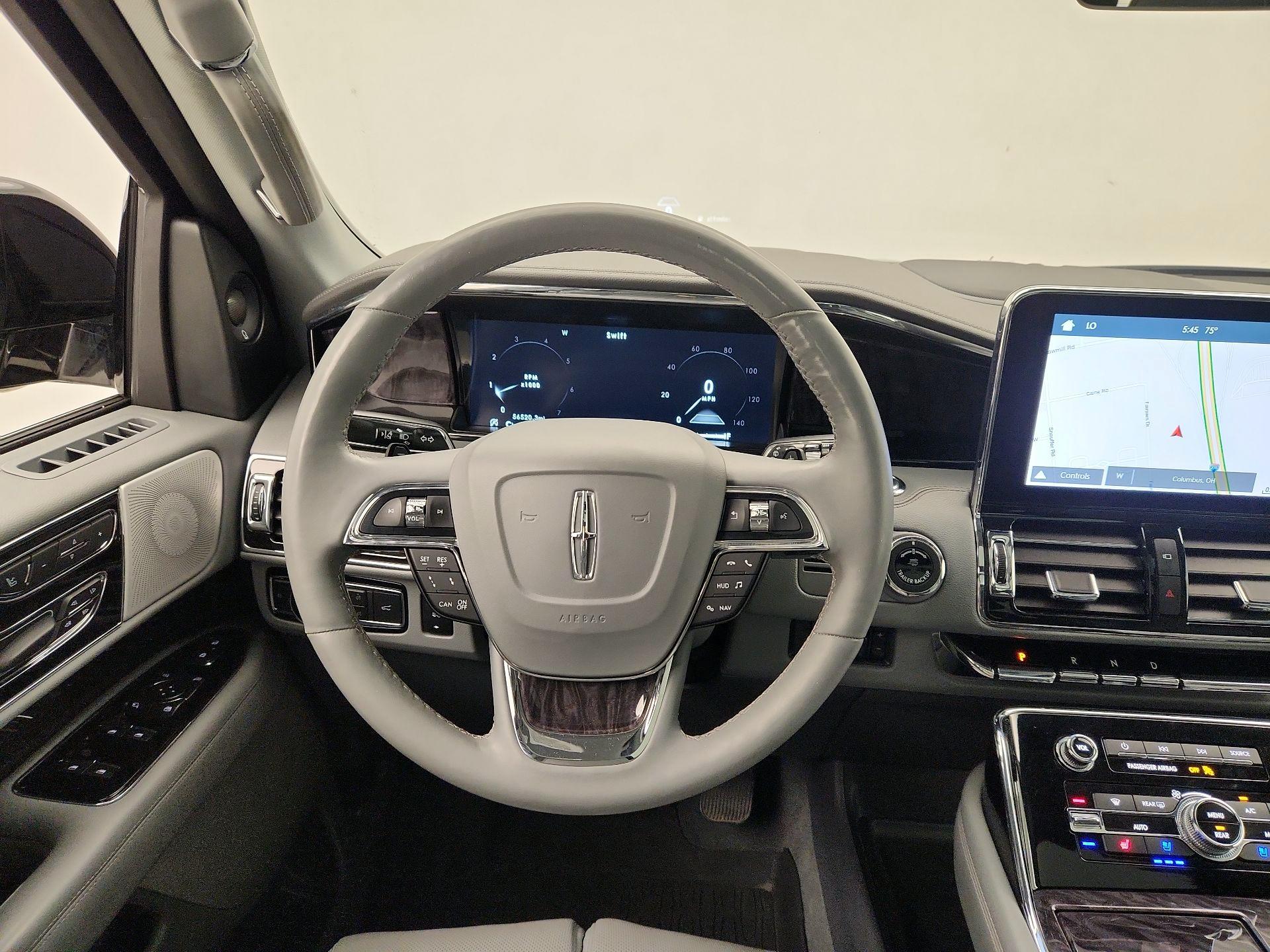 Thumbnail: 2018 Lincoln Navigator L - 10