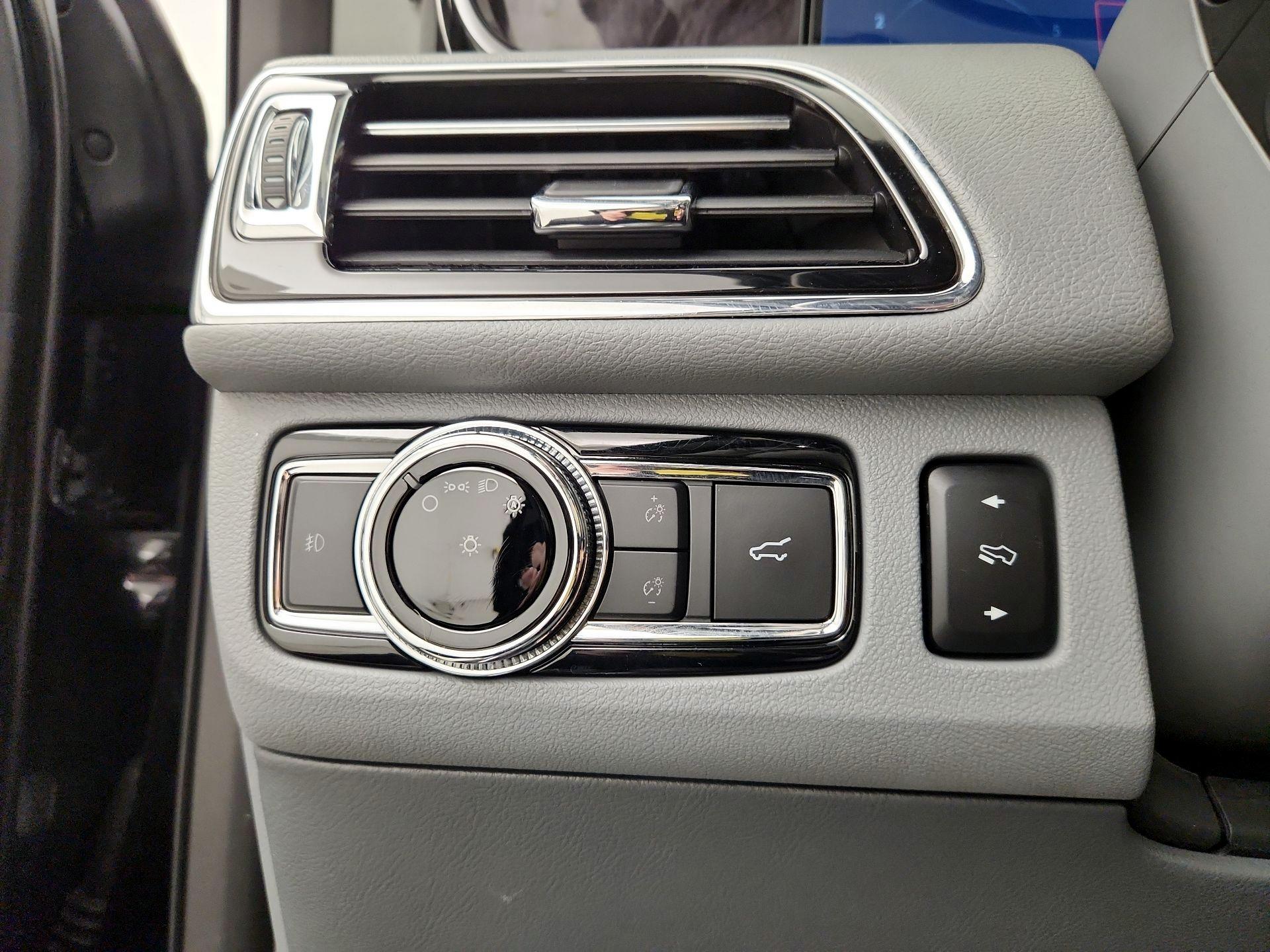 Thumbnail: 2018 Lincoln Navigator L - 13