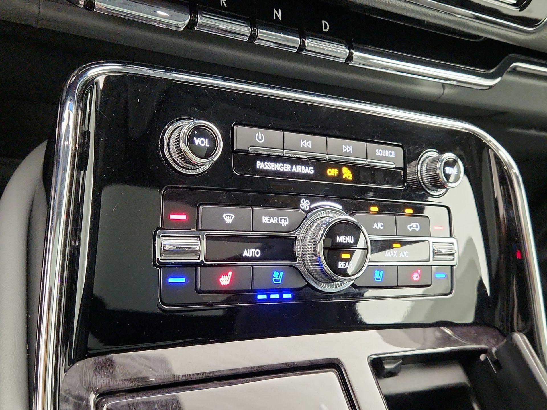 Thumbnail: 2018 Lincoln Navigator L - 17