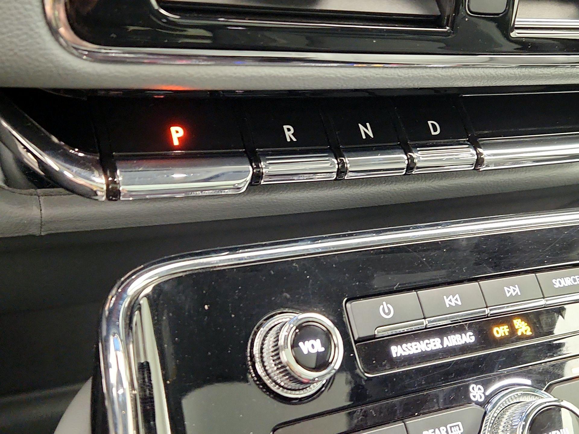 Thumbnail: 2018 Lincoln Navigator L - 18