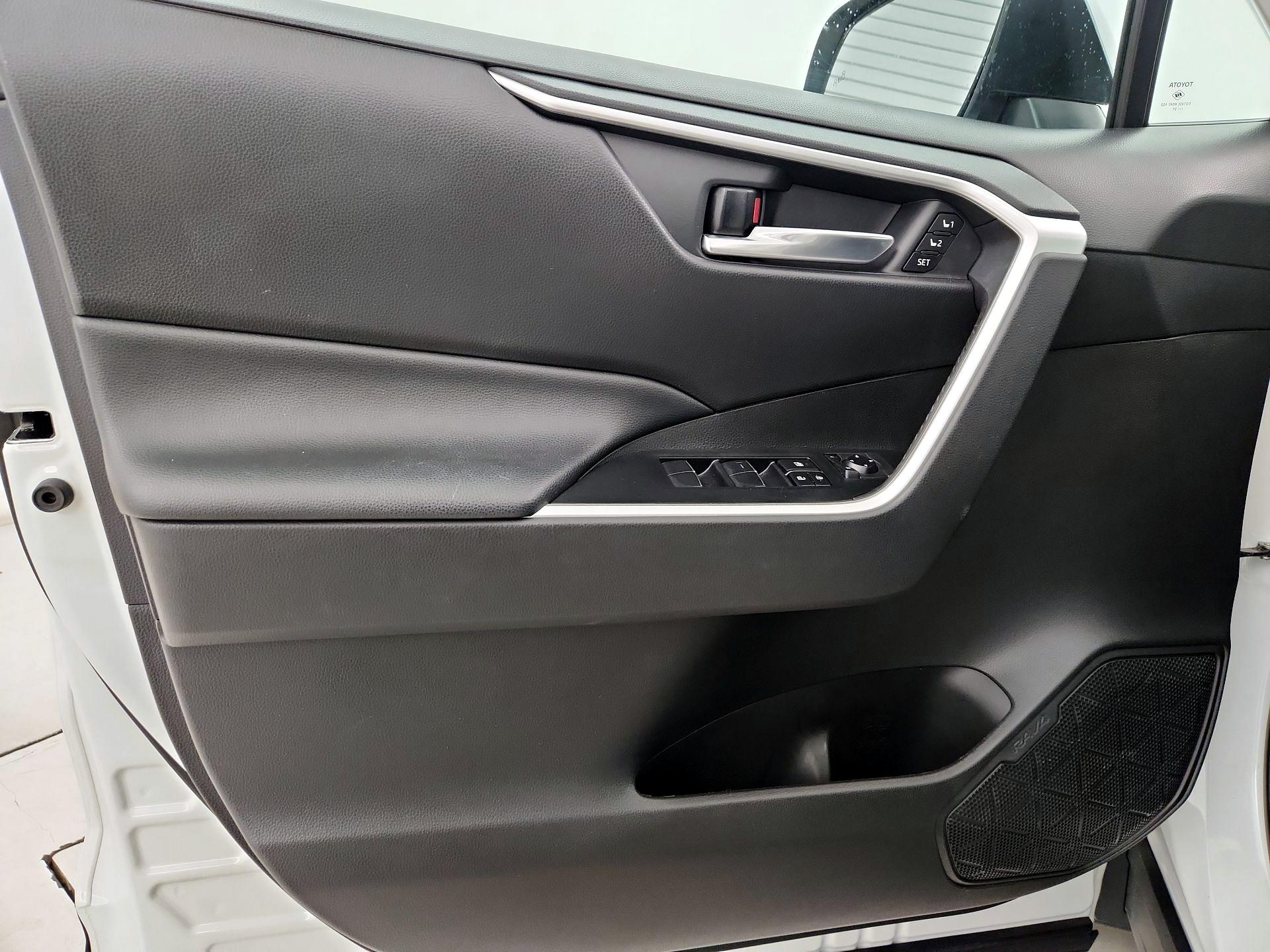 Thumbnail: 2021 Toyota RAV4 - 12