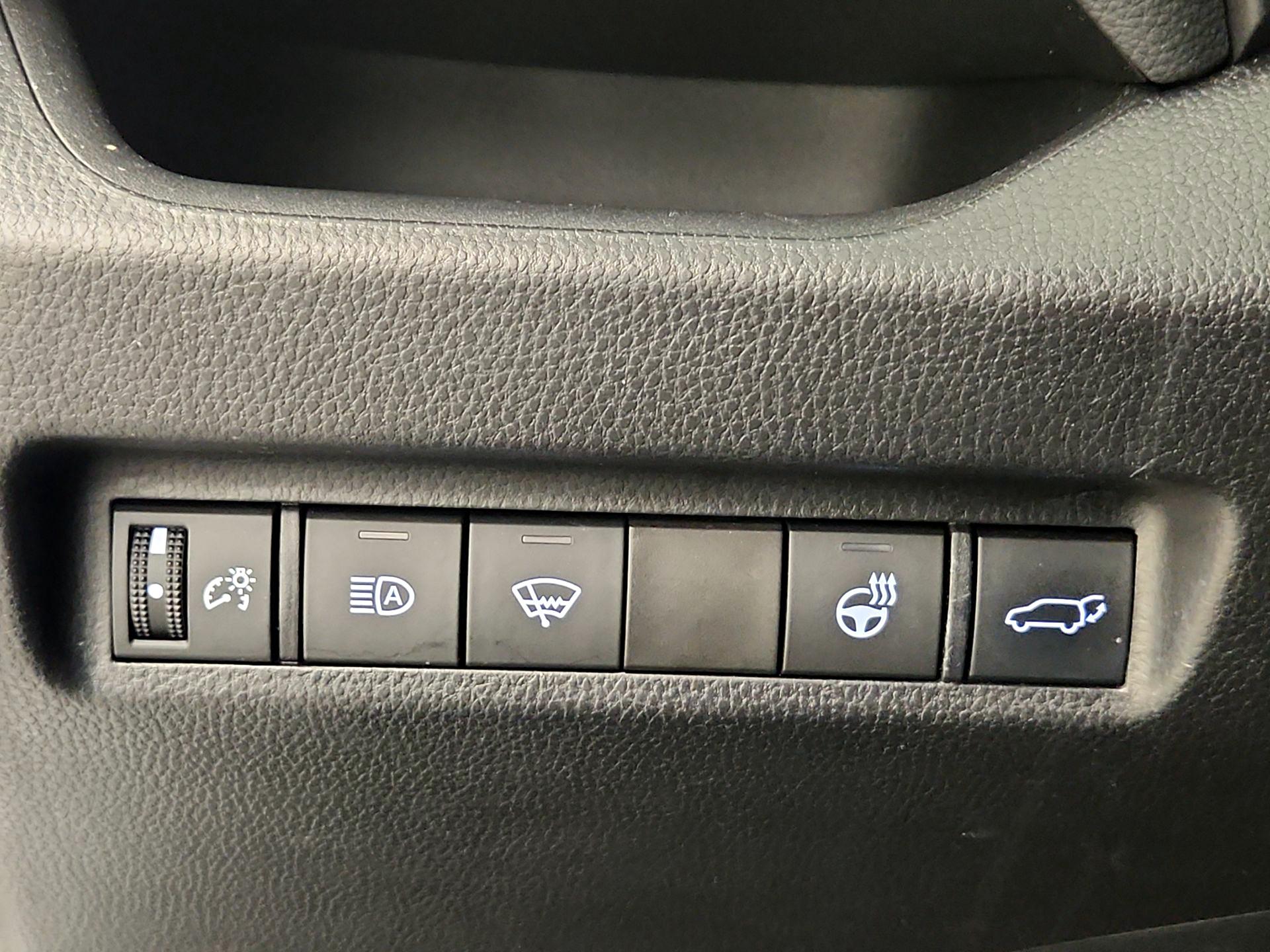 Thumbnail: 2021 Toyota RAV4 - 13